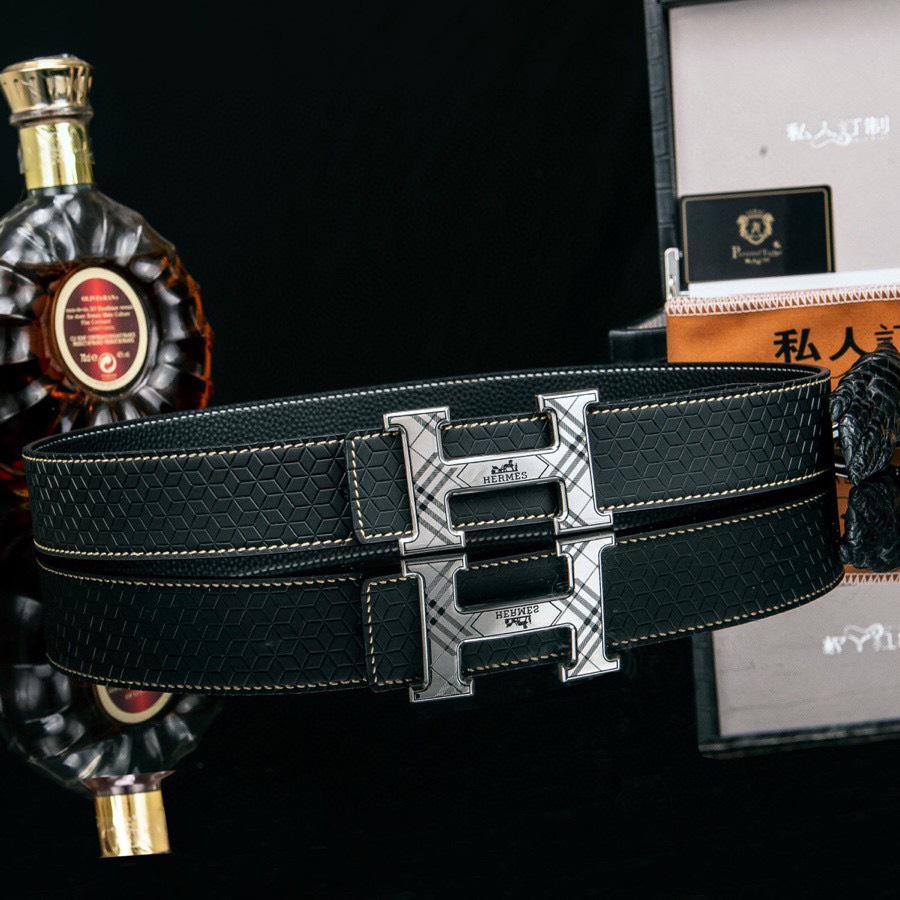 🌟【男士品位之选】爱马家商务休闲真皮腰带🌟

✨ 经典H扣｜头层小牛皮｜百搭38mm宽度

▎💼 一皮带·多场合

✔进口双面头层牛皮，柔韧细腻｜久用如新

✔精钢真空电镀H扣｜耐磨保色｜细节见奢

✔3.8cm黄金宽度｜商务休闲两相宜｜多色可选

▎🎁 礼遇升级

👉 附赠鳄鱼纹木制礼盒，自用显格调，送礼更有面！

💡 高净值男士标配｜品质生活从细节开始

🔥点击秒杀👉P240

#男士穿搭 #轻奢配饰 #商务必备