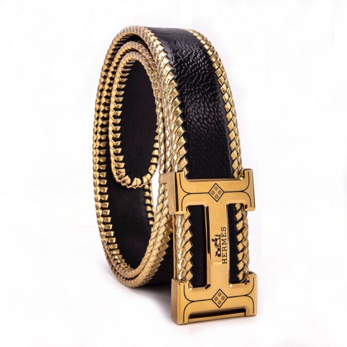 爱马家 经典男士腰带&middot;匠心臻品系列-手工工艺风格&middot;手工编织男士腰带
采用爱马家传统编织工艺，纯手工制作，每位匠人日均仅能完成2条，彰显稀缺价值。
精选进口头层牛皮，3.8cm标准宽度.
精钢电镀镀层扣头， 精钢镀层扣头，经久耐磨不褪色，经典H扣设计.
&radic; 原装礼盒包装套装（附全套配件）
&radic; 同步新款，原厂皮料工艺
皮质经过特殊处理，杜绝开裂变形.
专为高端人士打造的商务轻奢单品.p290