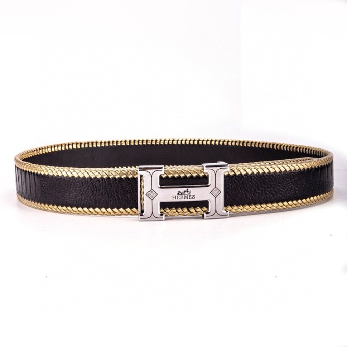 爱马家 经典男士腰带&middot;匠心臻品系列-手工工艺风格&middot;手工编织男士腰带
采用爱马家传统编织工艺，纯手工制作，每位匠人日均仅能完成2条，彰显稀缺价值。
精选进口头层牛皮，3.8cm标准宽度.
精钢电镀镀层扣头， 精钢镀层扣头，经久耐磨不褪色，经典H扣设计.
&radic; 原装礼盒包装套装（附全套配件）
&radic; 同步新款，原厂皮料工艺
皮质经过特殊处理，杜绝开裂变形.
专为高端人士打造的商务轻奢单品.p290