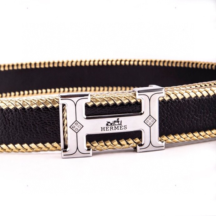 爱马家 经典男士腰带&middot;匠心臻品系列-手工工艺风格&middot;手工编织男士腰带
采用爱马家传统编织工艺，纯手工制作，每位匠人日均仅能完成2条，彰显稀缺价值。
精选进口头层牛皮，3.8cm标准宽度.
精钢电镀镀层扣头， 精钢镀层扣头，经久耐磨不褪色，经典H扣设计.
&radic; 原装礼盒包装套装（附全套配件）
&radic; 同步新款，原厂皮料工艺
皮质经过特殊处理，杜绝开裂变形.
专为高端人士打造的商务轻奢单品.p290