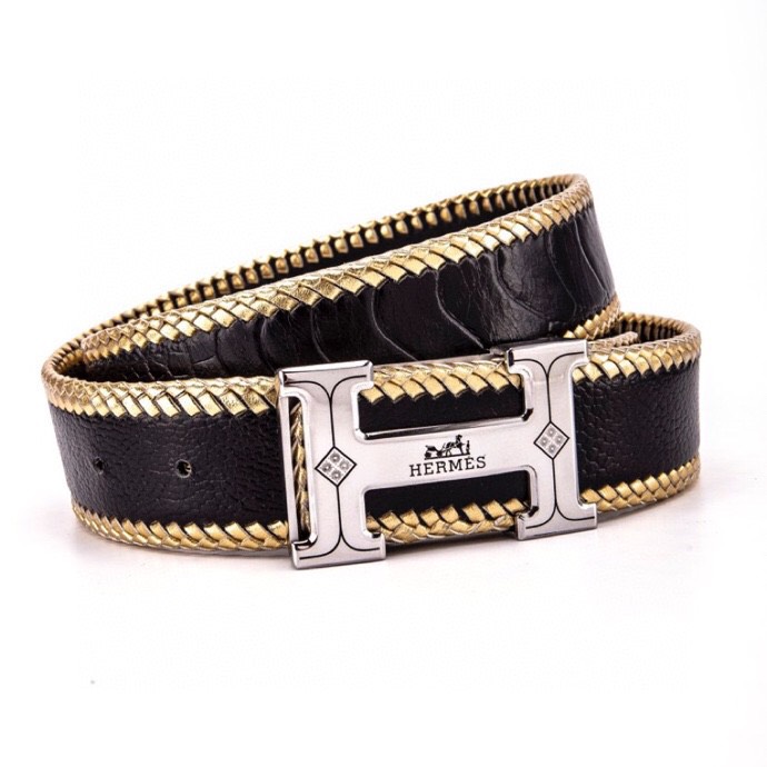 爱马家 经典男士腰带&middot;匠心臻品系列-手工工艺风格&middot;手工编织男士腰带
采用爱马家传统编织工艺，纯手工制作，每位匠人日均仅能完成2条，彰显稀缺价值。
精选进口头层牛皮，3.8cm标准宽度.
精钢电镀镀层扣头， 精钢镀层扣头，经久耐磨不褪色，经典H扣设计.
&radic; 原装礼盒包装套装（附全套配件）
&radic; 同步新款，原厂皮料工艺
皮质经过特殊处理，杜绝开裂变形.
专为高端人士打造的商务轻奢单品.p290