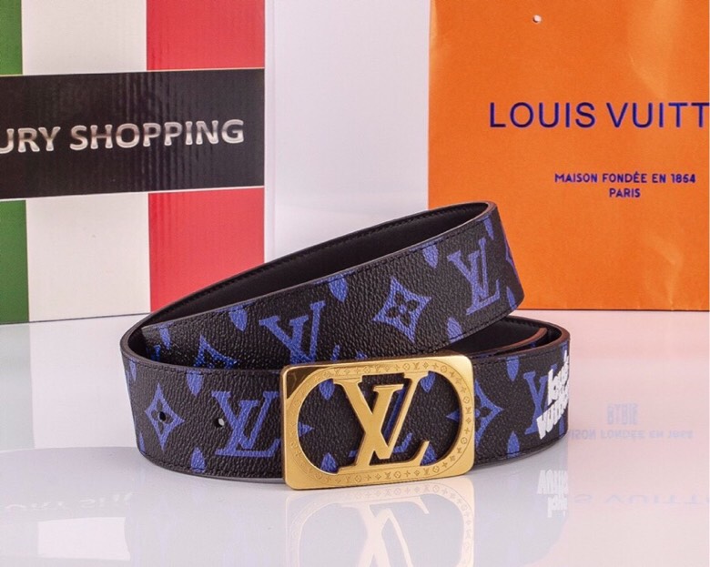 🌟【L家 男士必入商务休闲腰带｜秒变穿搭高手】🌟

🔥爆款型号：M*原厂顶配版
▫4.0cm黄金宽度 | 真皮匠心打造
▫真空电镀针扣（金银双色可选）
▫全套包装+防尘袋

💼【一秒提升格调的王炸单品】
☑商务洽谈 ➕ 休闲约会无缝切换
☑全新棱角针扣设计｜40mm利落线条
☑L家经典字母铭刻｜金属光泽永不褪色

✨「细节控必看」
✓ 意大利植鞣牛皮柔软抗变形
✓ 六道边缘油边工艺防开裂
✓ 精密数控雕刻金属扣头

👔【穿搭公式】&darr;
正装搭配&rarr; 沉稳精英气场全开
牛仔裤+衬衫&rarr; 美式复古摩登范
运动休闲装&rarr; 低调奢华小心机

&rdquo;从腰间细节开始掌控全场
真皮触感诉说低调奢华&ldquo;
&darr;点击咨询专属福利&darr;
p190