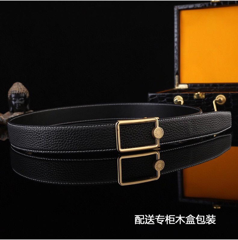 爱马家 同款自动扣真皮腰带 | 商务休闲臻品
【进口头层小牛皮】
精选EP-M原单皮料，3.5cm宽（35MM），纹理自然细腻，触感奢华
316精钢真空电镀扣头，立体浮雕工艺，持久耐磨不褪色
带身长度可定制裁剪，适配各类腰围
【高端细节&middot;匠心工艺】
双面真皮设计，结实耐用
哑光金属扣头低调优雅，支撑力强不易变形
同步工艺，内穿式自动扣适配正装与休闲
随赠原装木盒全套包装 | 自用显品位&middot;馈赠有格调
&mdash;&mdash; 经典热销款，精英男士衣橱必备 &mdash;&mdash;
p260