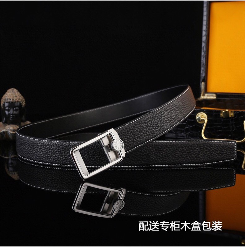 爱马家 同款自动扣真皮腰带 | 商务休闲臻品
【进口头层小牛皮】
精选EP-M原单皮料，3.5cm宽（35MM），纹理自然细腻，触感奢华
316精钢真空电镀扣头，立体浮雕工艺，持久耐磨不褪色
带身长度可定制裁剪，适配各类腰围
【高端细节&middot;匠心工艺】
双面真皮设计，结实耐用
哑光金属扣头低调优雅，支撑力强不易变形
同步工艺，内穿式自动扣适配正装与休闲
随赠原装木盒全套包装 | 自用显品位&middot;馈赠有格调
&mdash;&mdash; 经典热销款，精英男士衣橱必备 &mdash;&mdash;
p260