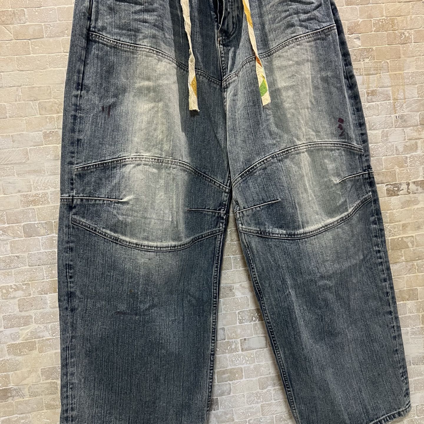 320💰（编号101）
Balenciaga巴黎世家 FW25 意大利环锭纱牛仔裤 常规版型 男款 浅蓝色