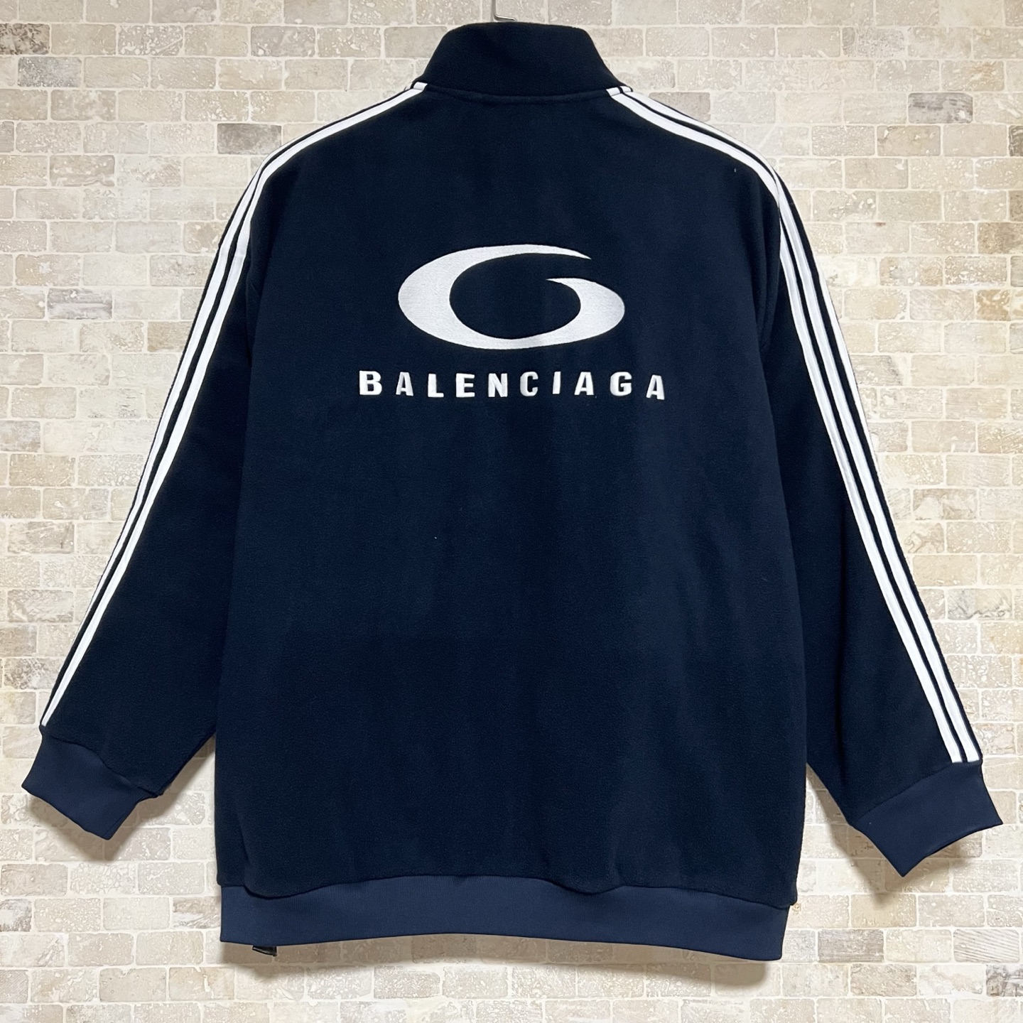 365💰（编号101）
Balenciaga秀款字母绣花摇粒绒外套