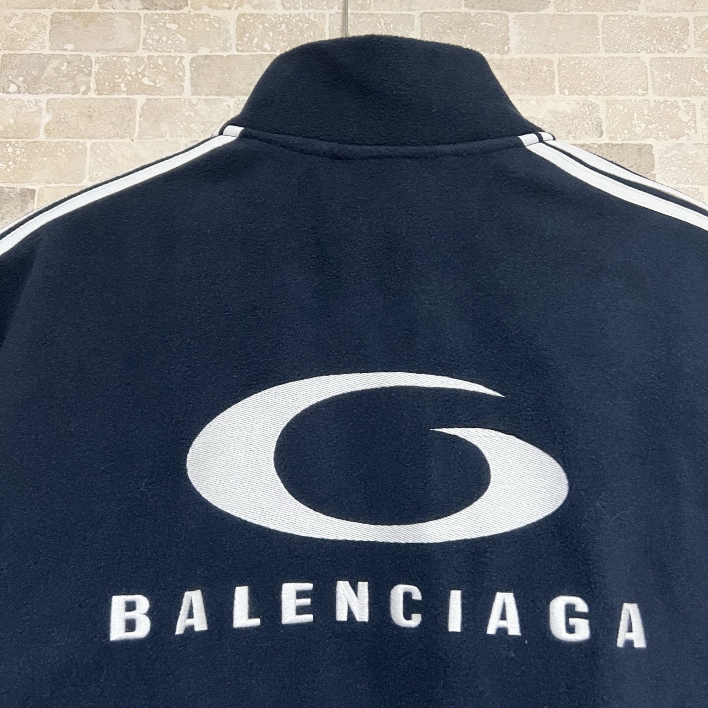 365💰（编号101）
Balenciaga秀款字母绣花摇粒绒外套