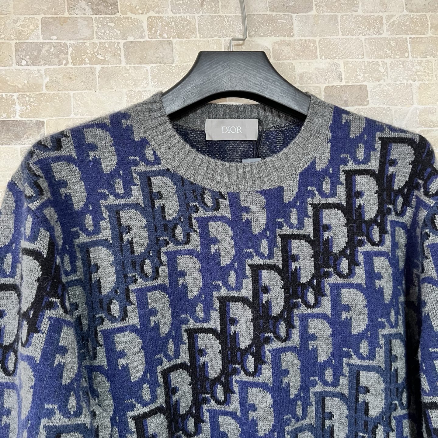310💰
DIOR毛衣满身提花羊毛混纺针织毛衣
双色 XS-L宽松版型 男女同款