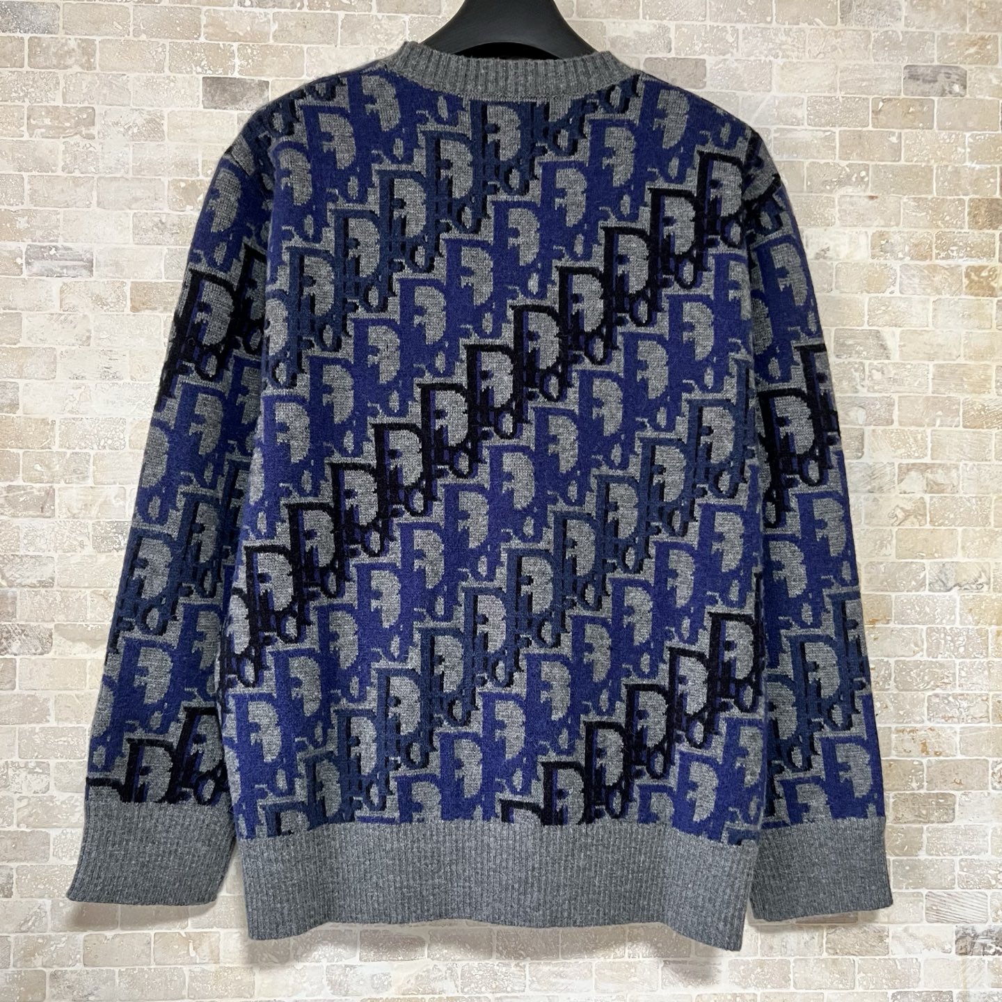 310💰
DIOR毛衣满身提花羊毛混纺针织毛衣
双色 XS-L宽松版型 男女同款