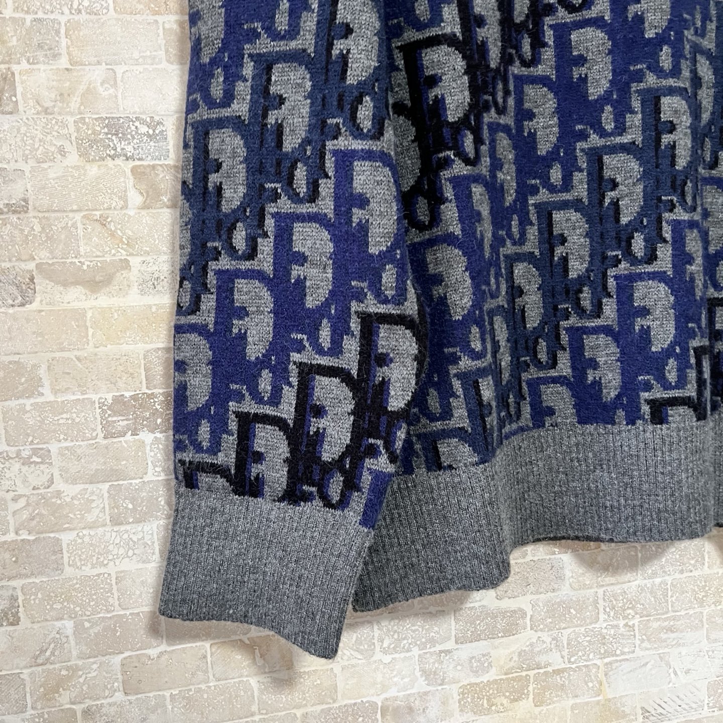 310💰
DIOR毛衣满身提花羊毛混纺针织毛衣
双色 XS-L宽松版型 男女同款