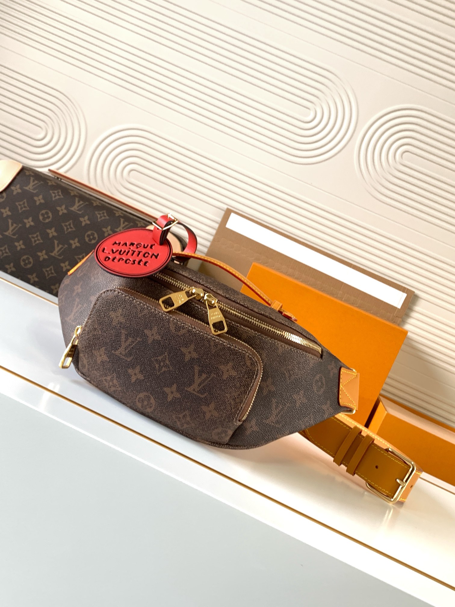 P430 [Chip dinámico] M11539 Top Original Single [Foto real de fondo exclusiva] Esta riñonera Rush utiliza lona Monogram…