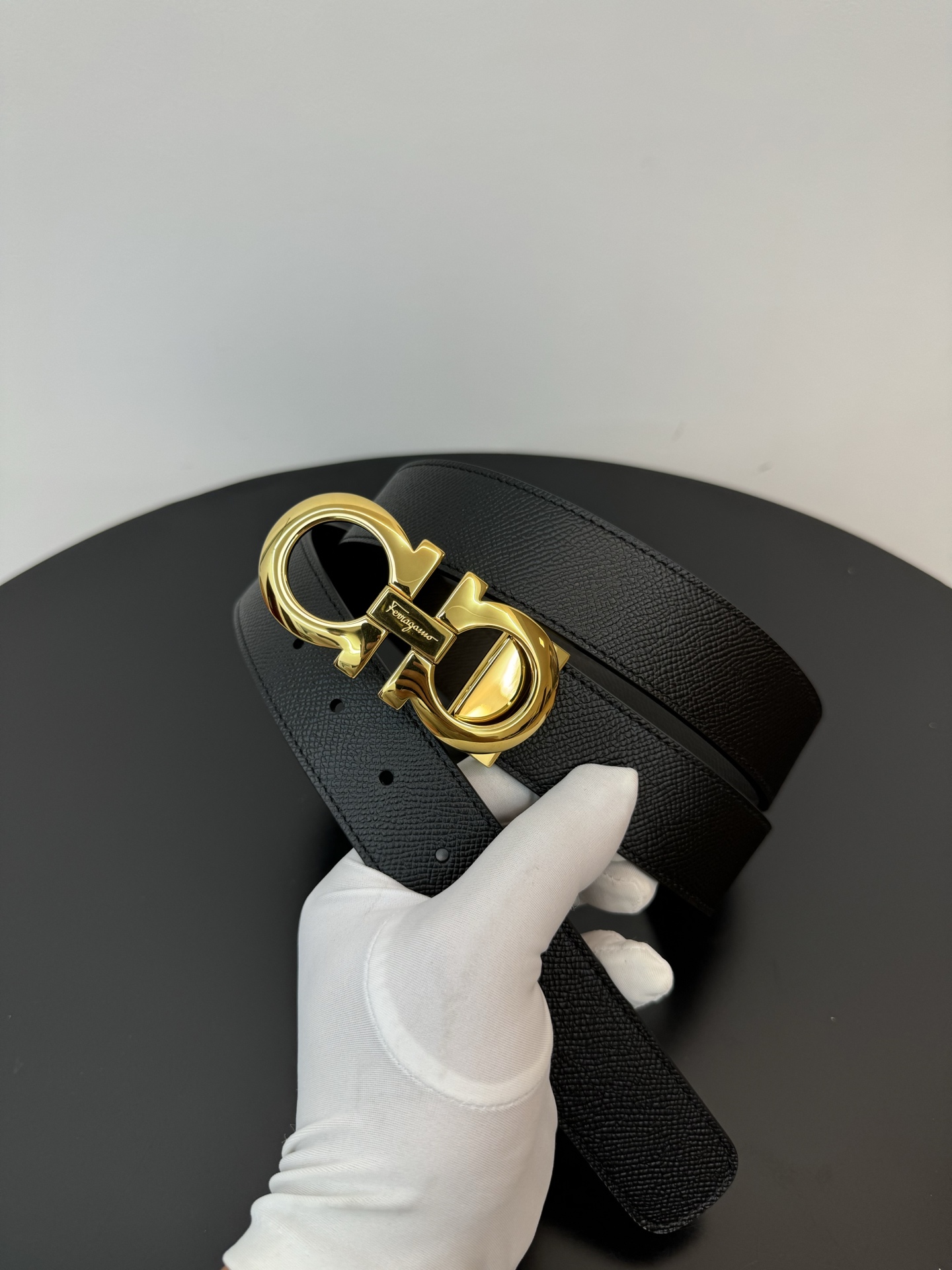Ремень Salvatore Ferragamo с фирменной пряжкой