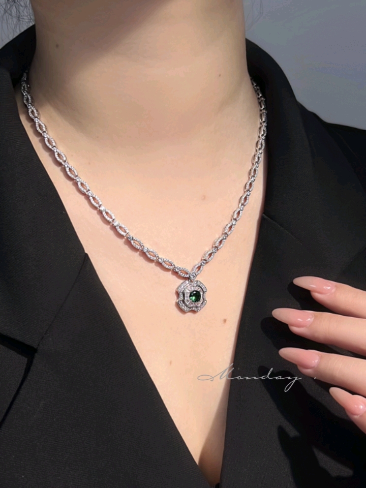 Kleiner Quadratbeutel Halskette Set