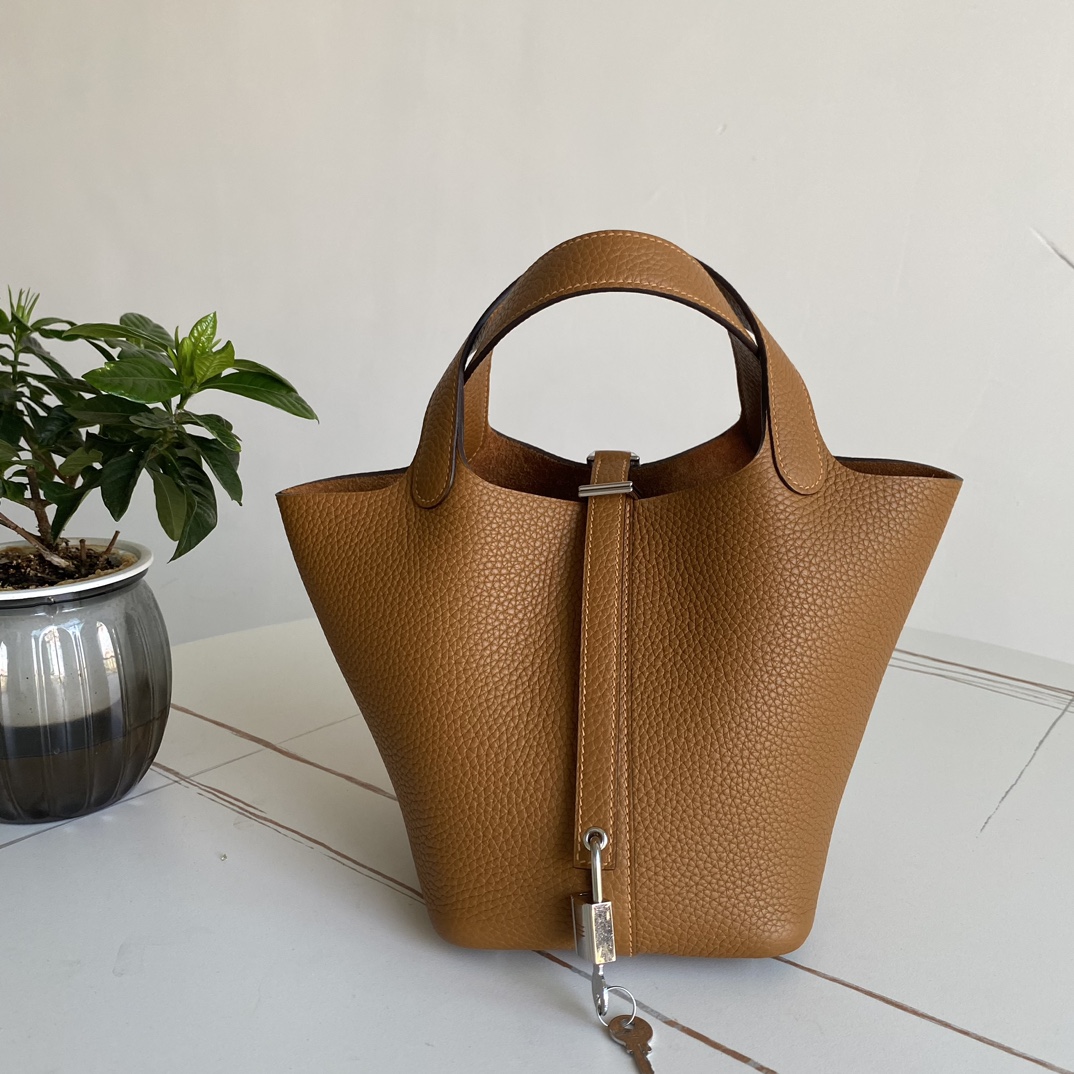 Hermes Style Leather Bag style reference detail image 1 from source 763149