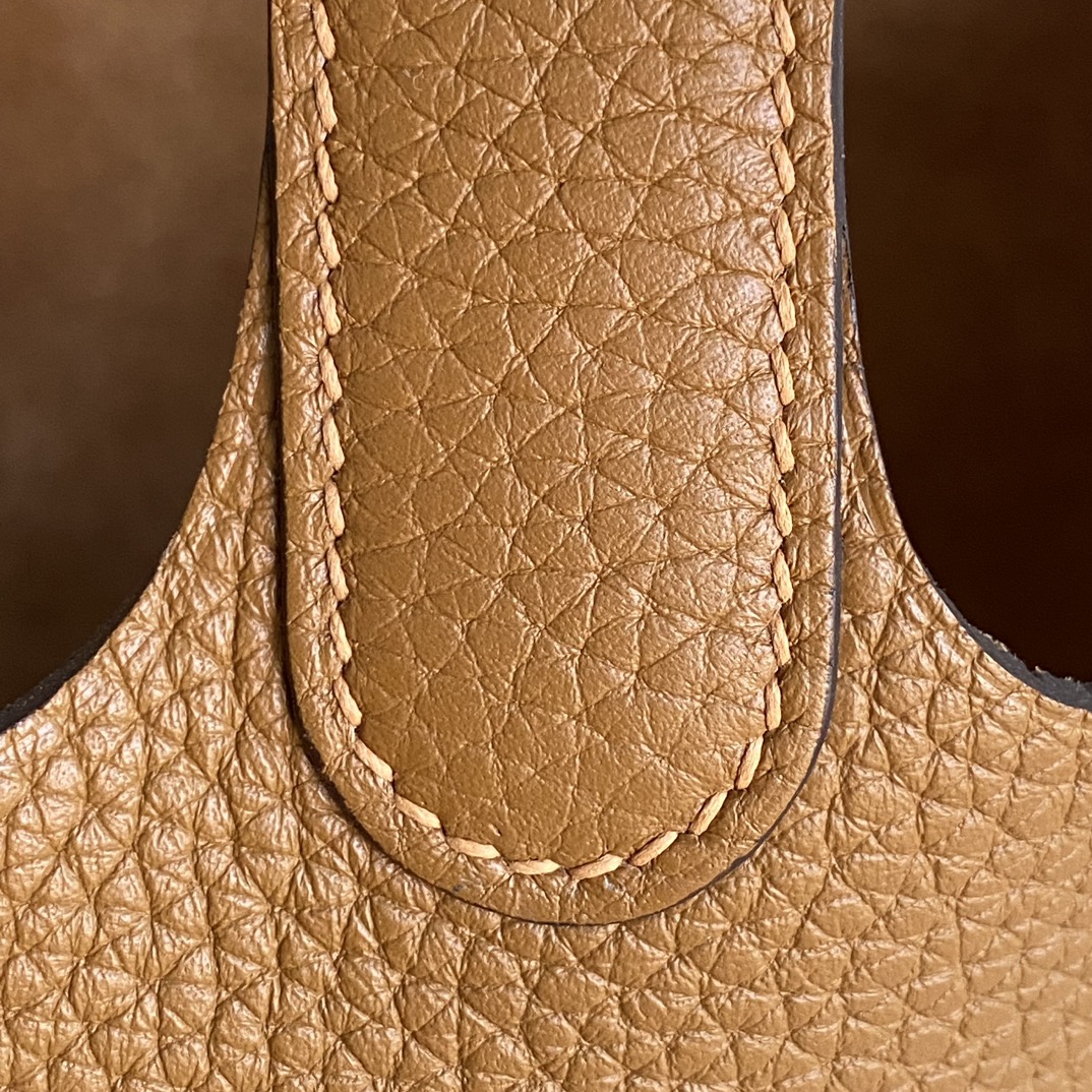 Hermes Style Leather Bag style reference detail image 7 from source 763148