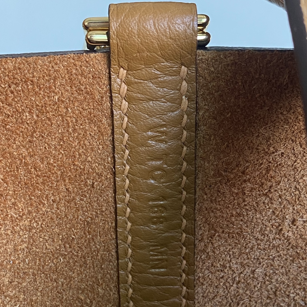 Hermes Style Leather Bag style reference detail image 6 from source 763148