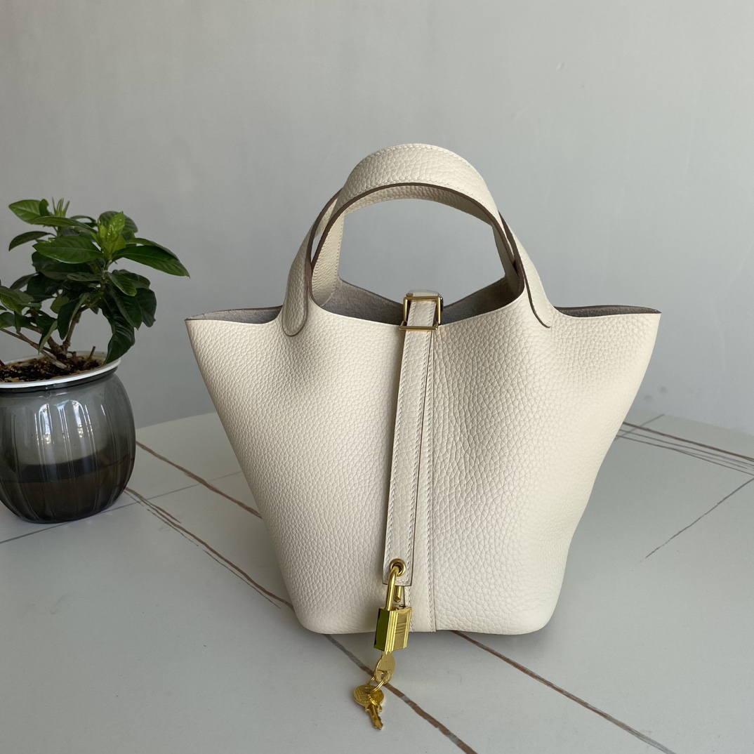Hermes Style Leather Bag style reference detail image 1 from source 763145