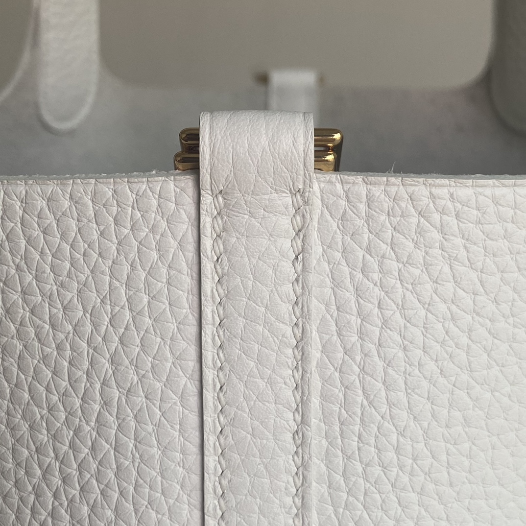 Hermes Style Leather Bag style reference detail image 7 from source 763144