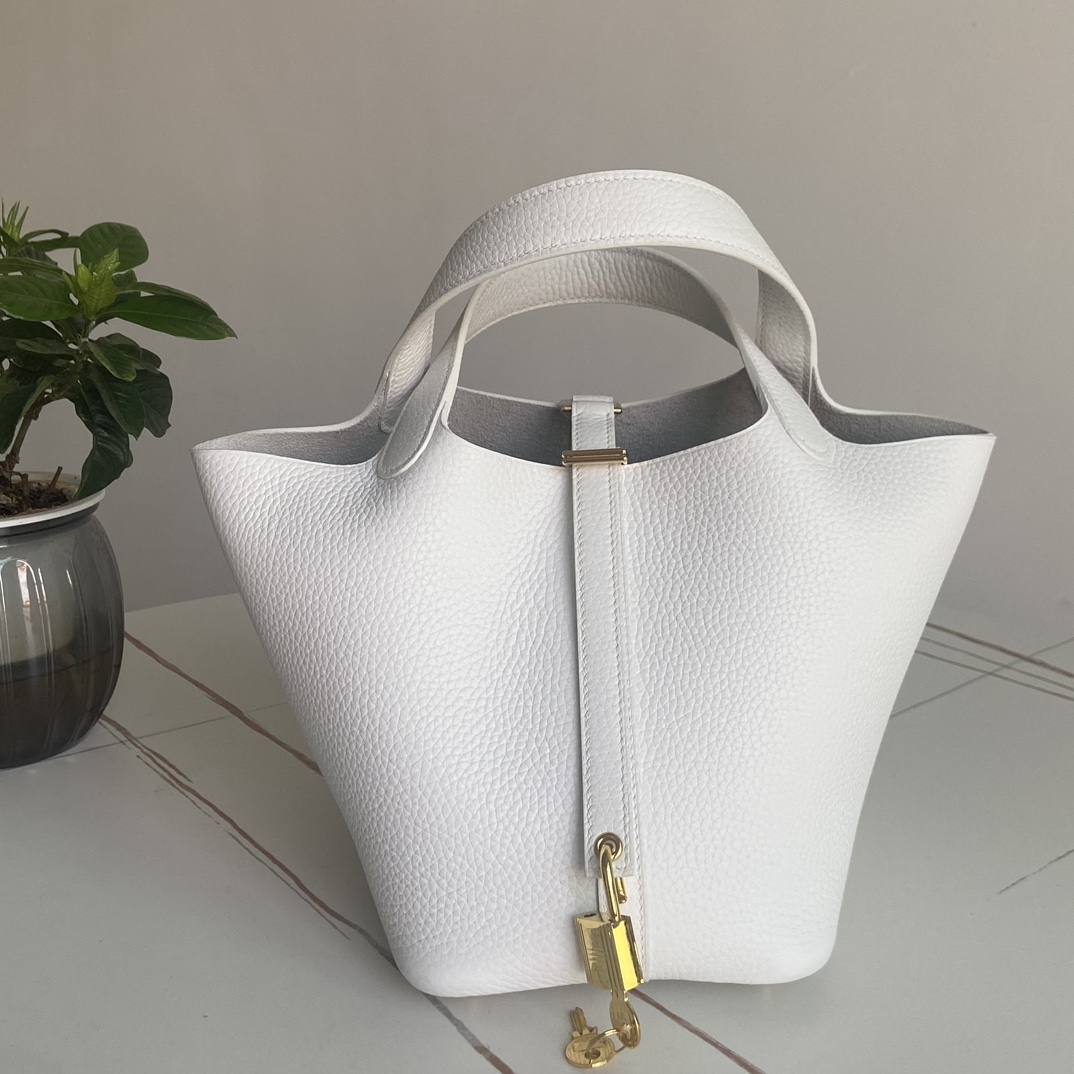 Hermes Style Leather Bag style reference detail image 1 from source 763144