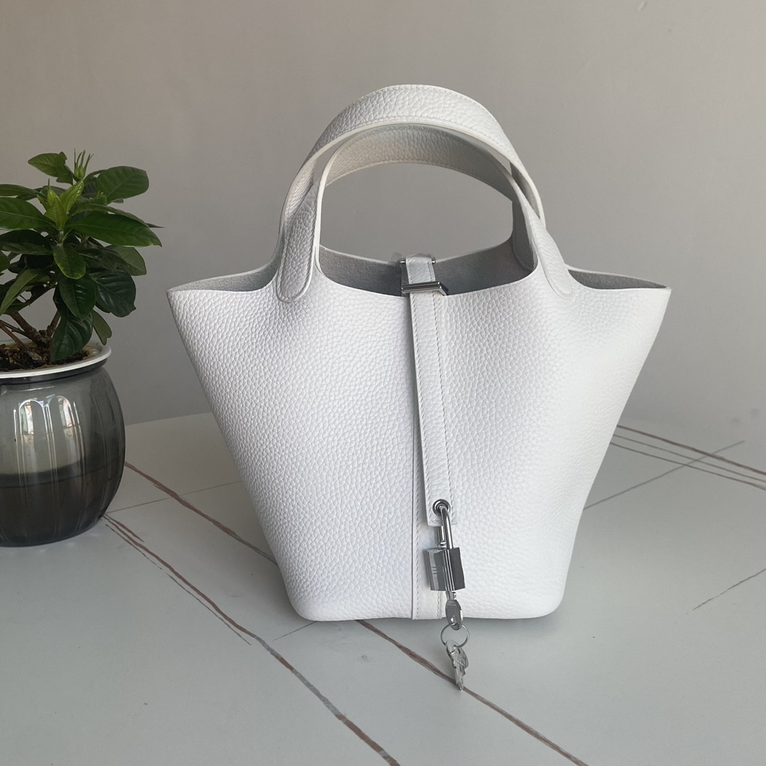 Hermes Style Leather Bag style reference detail image 1 from source 763143