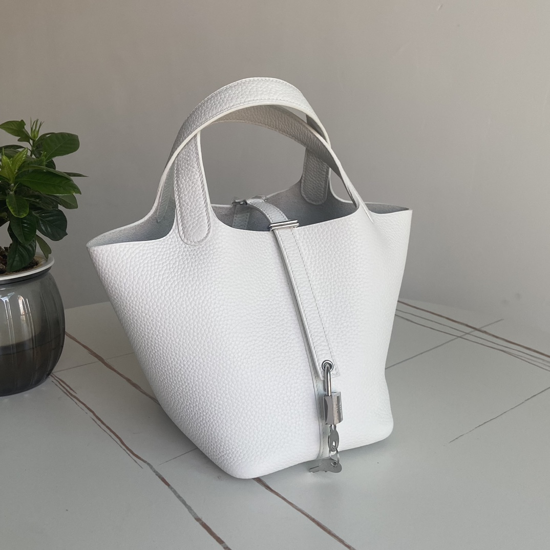 Hermes Style Leather Bag style reference detail image 2 from source 763143