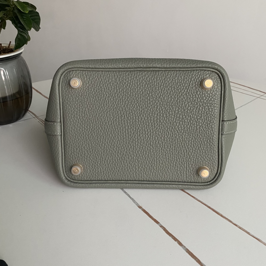 Hermes Style Leather Bag style reference detail image 8 from source 763140
