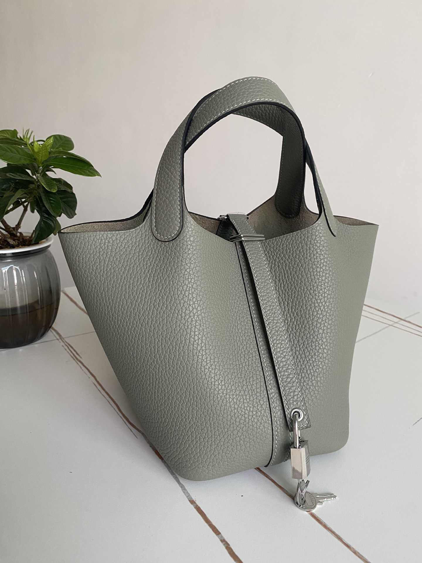 Hermes Style Leather Bag style reference detail image 2 from source 763139