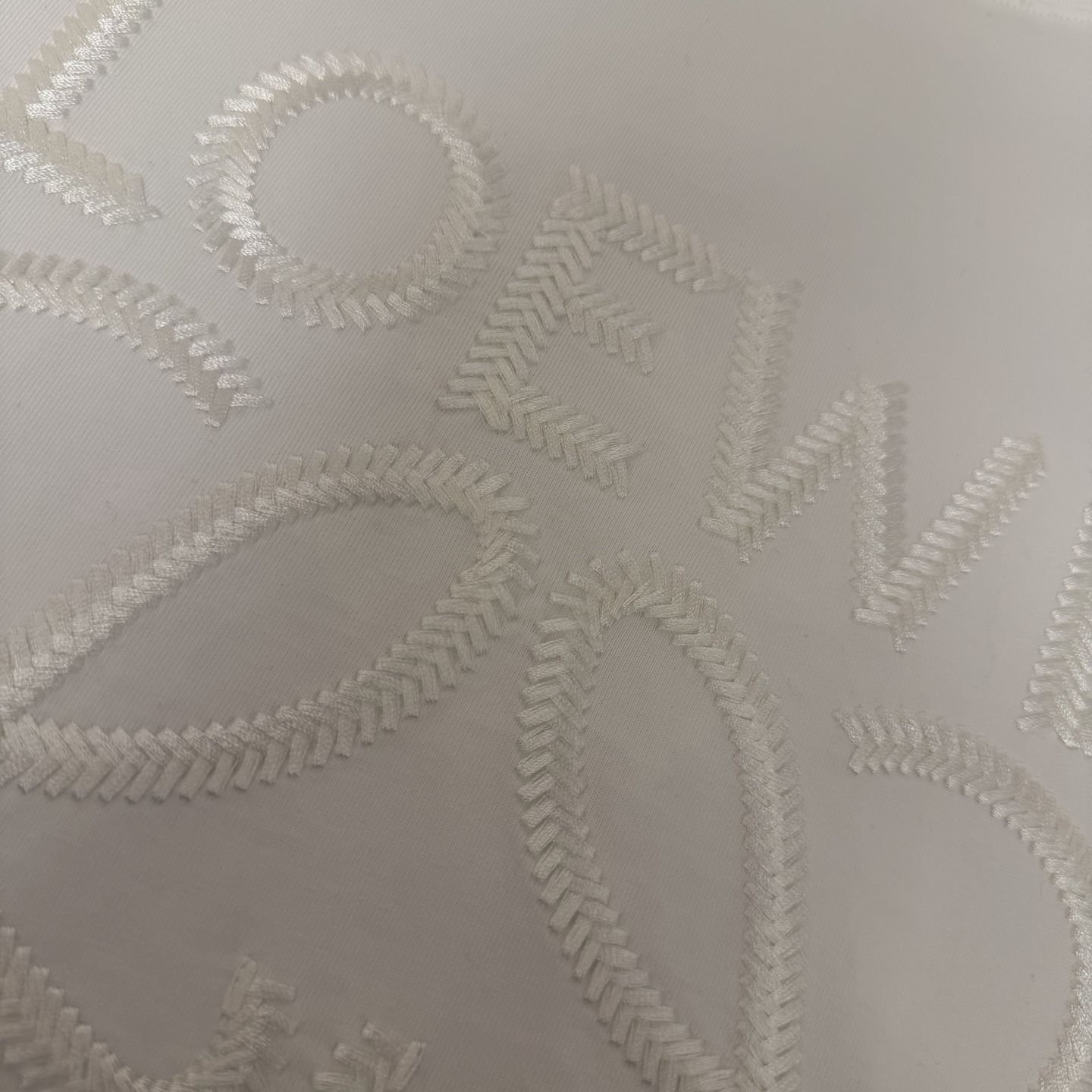 Loewe 品牌：罗意威 25SS最新 刺绣LOEWE品牌元素标志性真空绣大Logo绣花工艺短袖T恤，彰显品牌魅力