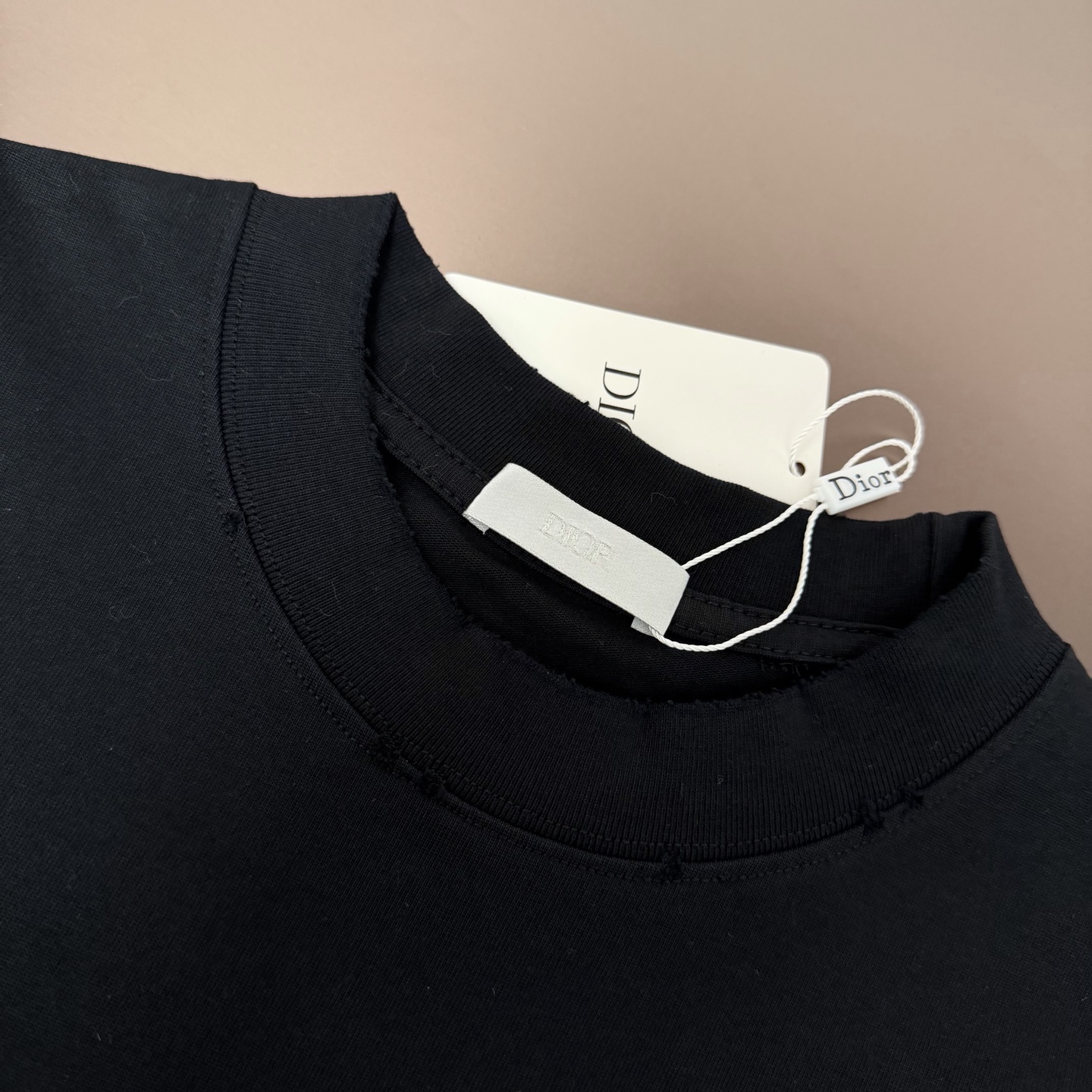 Dior 品牌：Dior迪奥 25SS最新 Dior贴布刺绣工艺短袖T恤，品牌元素标志性刺绣Logo 彰显品牌魅力