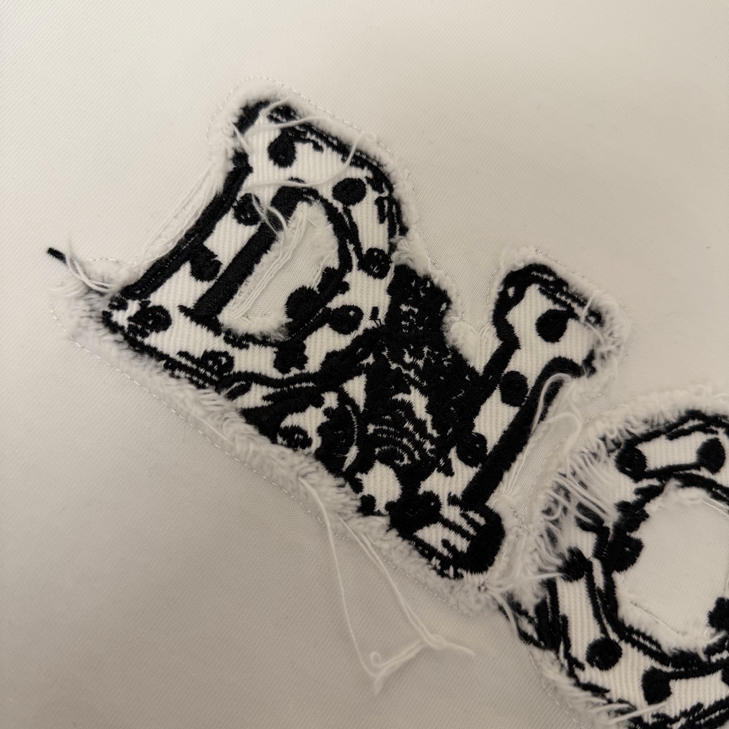 Dior 品牌：Dior迪奥 25SS最新 Dior贴布刺绣工艺短袖T恤，品牌元素标志性刺绣Logo 彰显品牌魅力