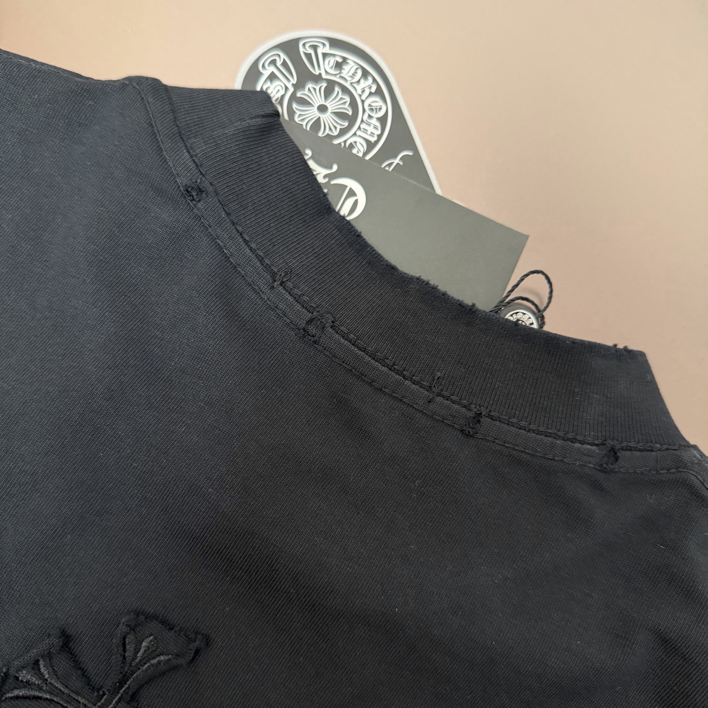 Chrome Hearts 品牌：克罗心 25SS最新 贴布刺绣3D立体图案品牌元素标志性品牌 胸前 Logo字母贴布刺绣工艺短袖T恤