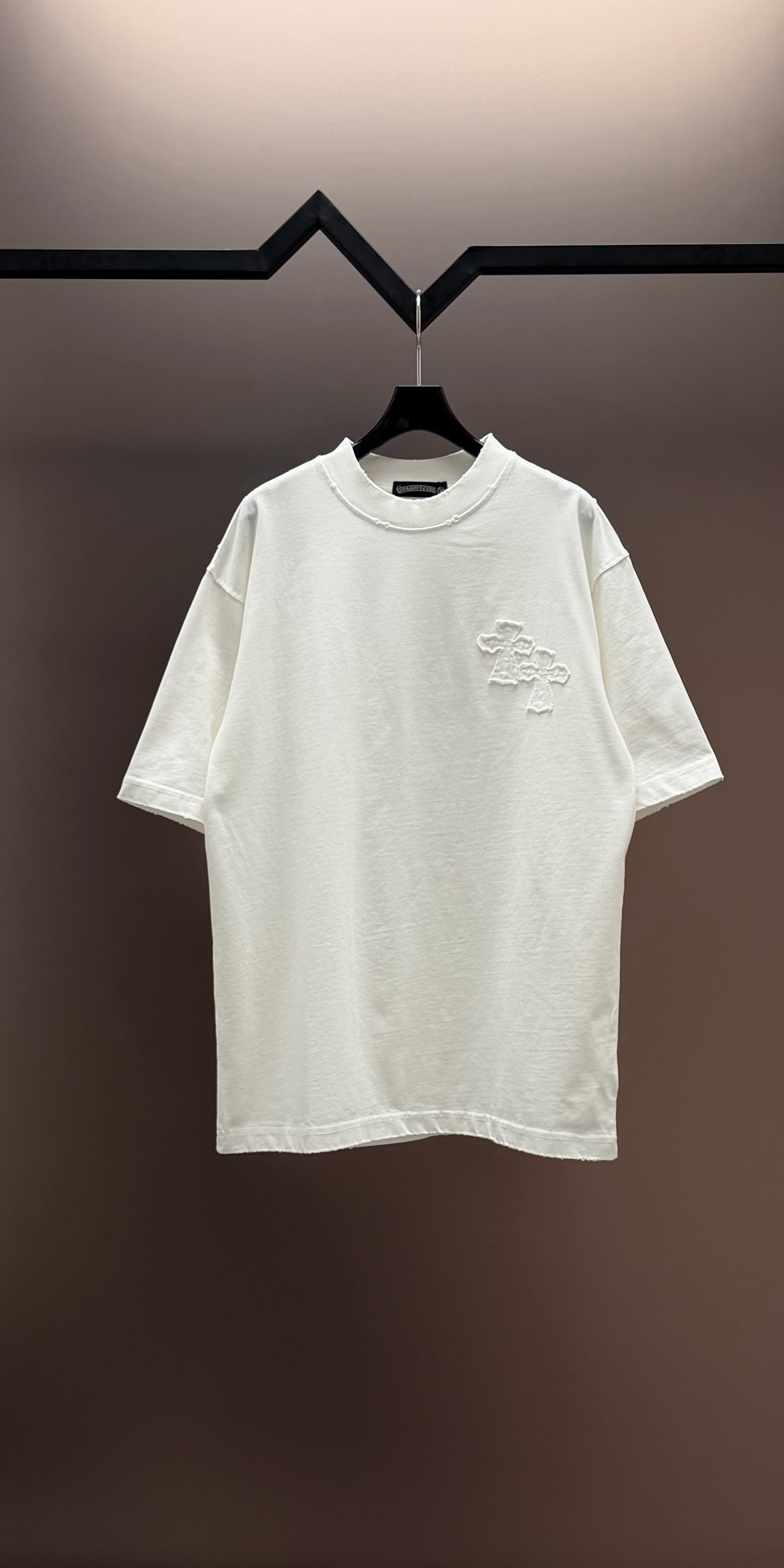 Chrome Hearts 品牌：克罗心 25SS最新 贴布刺绣3D立体图案品牌元素标志性品牌 胸前 Logo字母贴布刺绣工艺短袖T恤