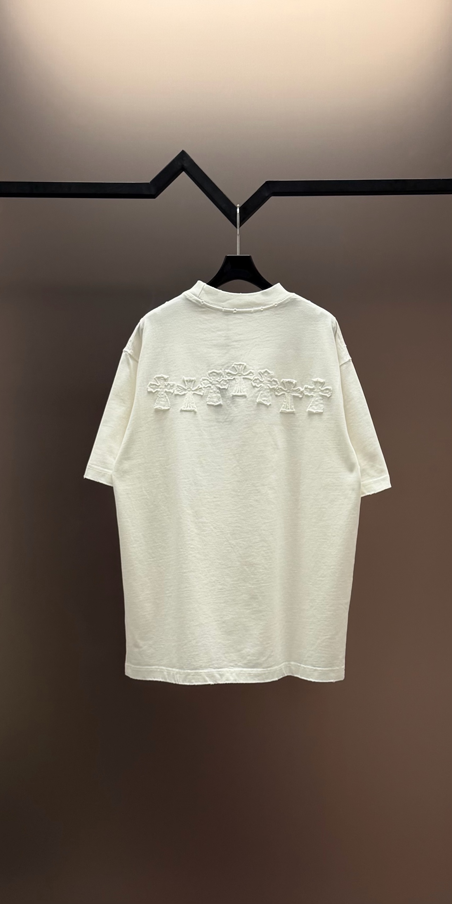 Chrome Hearts 品牌：克罗心 25SS最新 贴布刺绣3D立体图案品牌元素标志性品牌 胸前 Logo字母贴布刺绣工艺短袖T恤