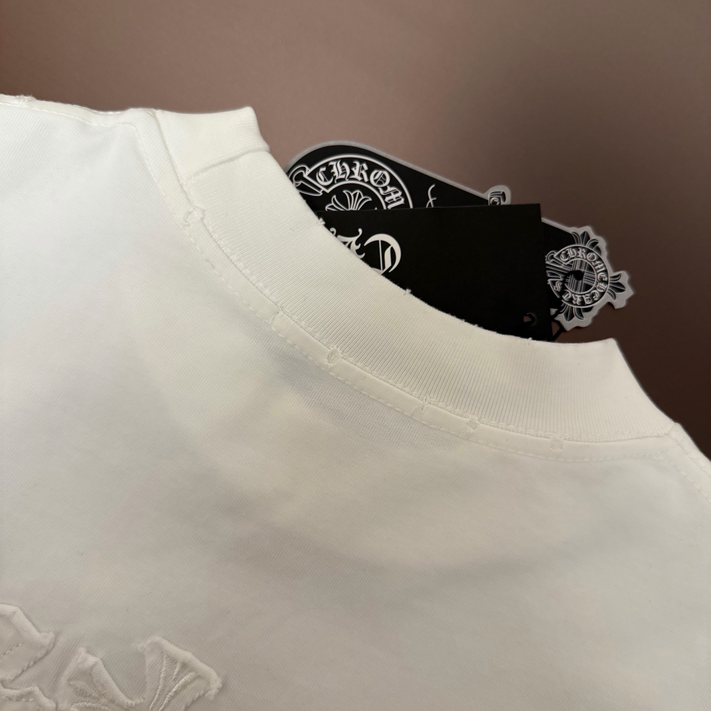 Chrome Hearts 品牌：克罗心 25SS最新 贴布刺绣3D立体图案品牌元素标志性品牌 胸前 Logo字母贴布刺绣工艺短袖T恤