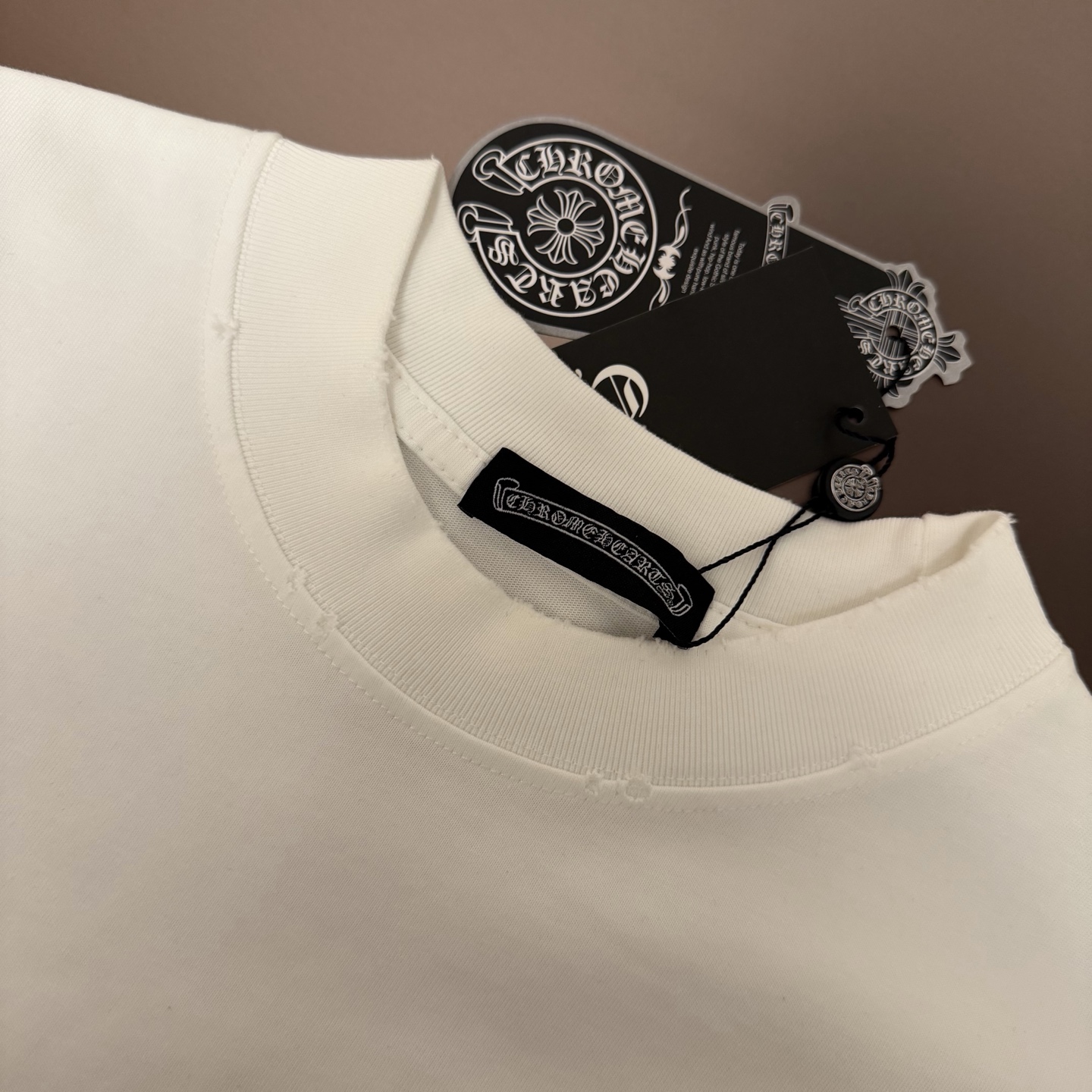 Chrome Hearts 品牌：克罗心 25SS最新 贴布刺绣3D立体图案品牌元素标志性品牌 胸前 Logo字母贴布刺绣工艺短袖T恤