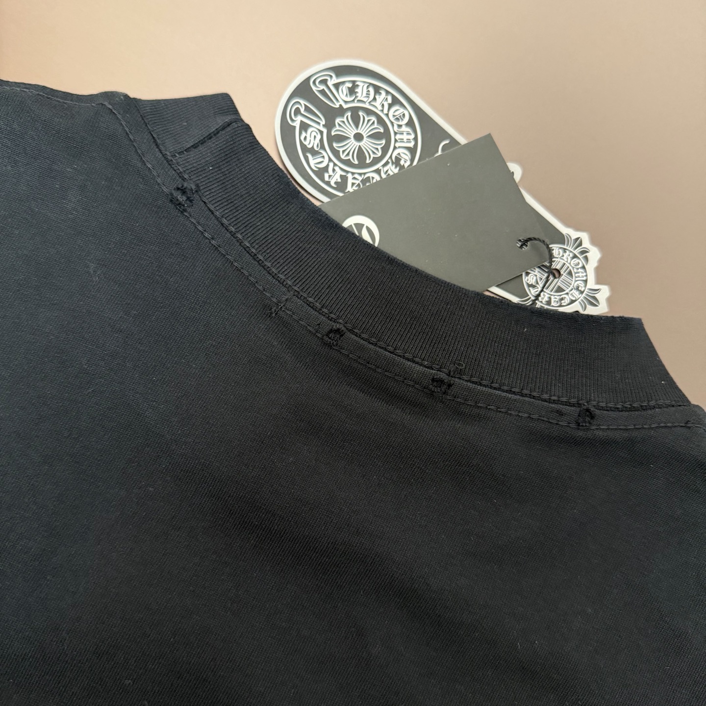 Chrome Hearts 品牌：克罗心 25SS最新 双针车线领口刺绣立体大Logo图案品牌元素标志性品牌Logo字母刺绣工艺短袖T恤