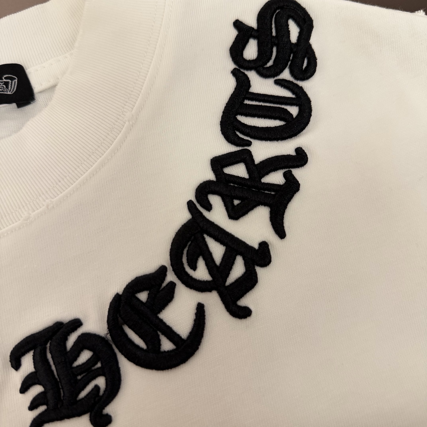 Chrome Hearts 品牌：克罗心 25SS最新 双针车线领口刺绣立体大Logo图案品牌元素标志性品牌Logo字母刺绣工艺短袖T恤