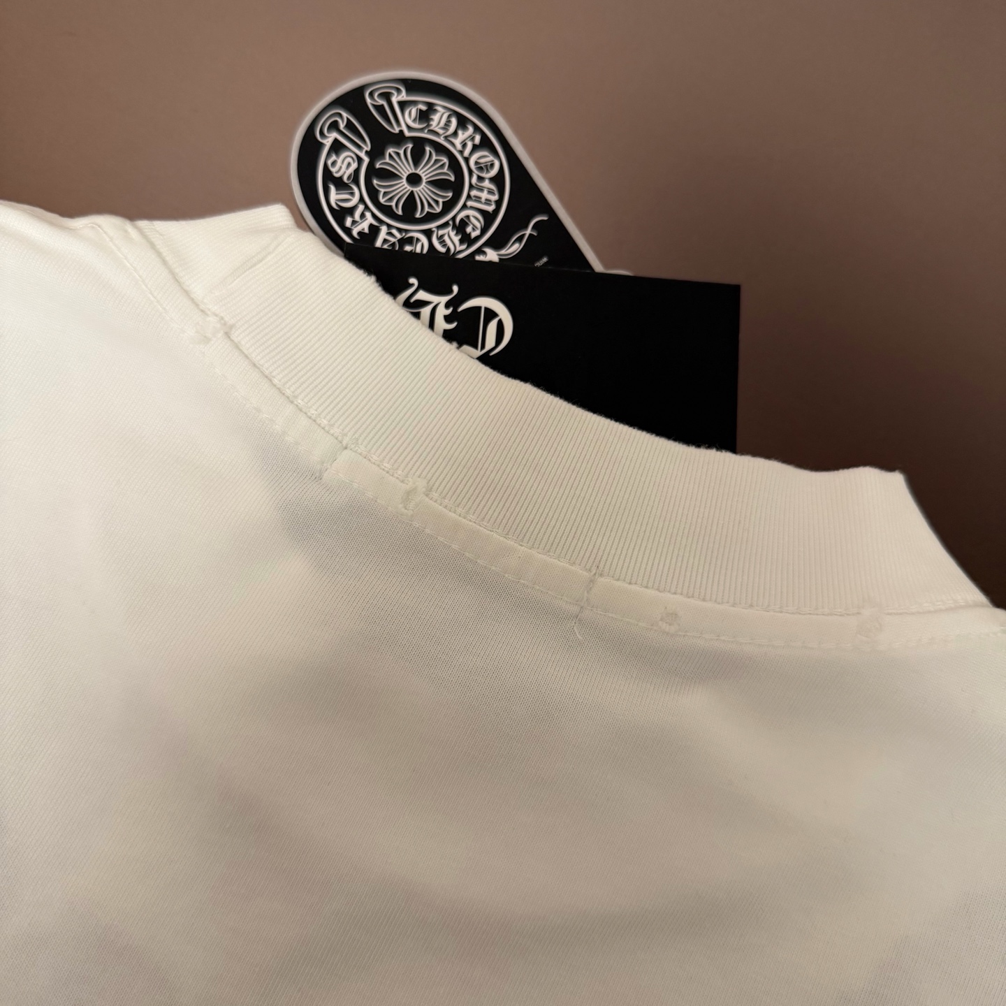 Chrome Hearts 品牌：克罗心 25SS最新 双针车线领口刺绣立体大Logo图案品牌元素标志性品牌Logo字母刺绣工艺短袖T恤