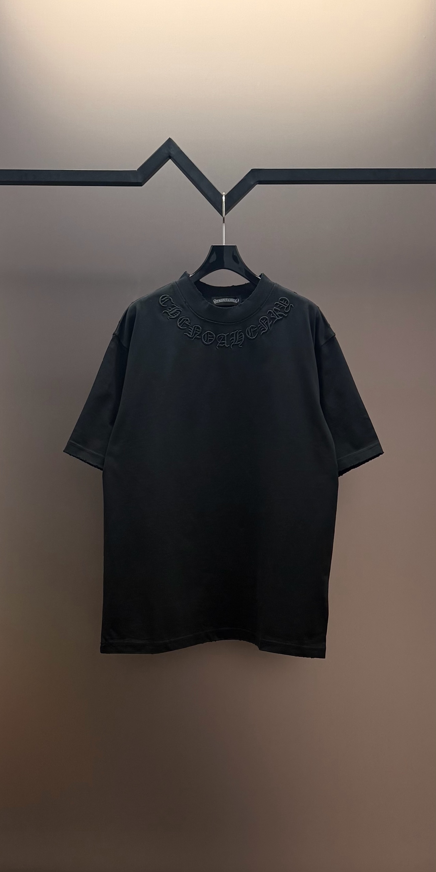 Chrome Hearts 品牌：克罗心 25SS最新 双针车线领口刺绣立体大Logo图案品牌元素标志性品牌后背大Logo字母贴布刺绣工艺短袖T恤