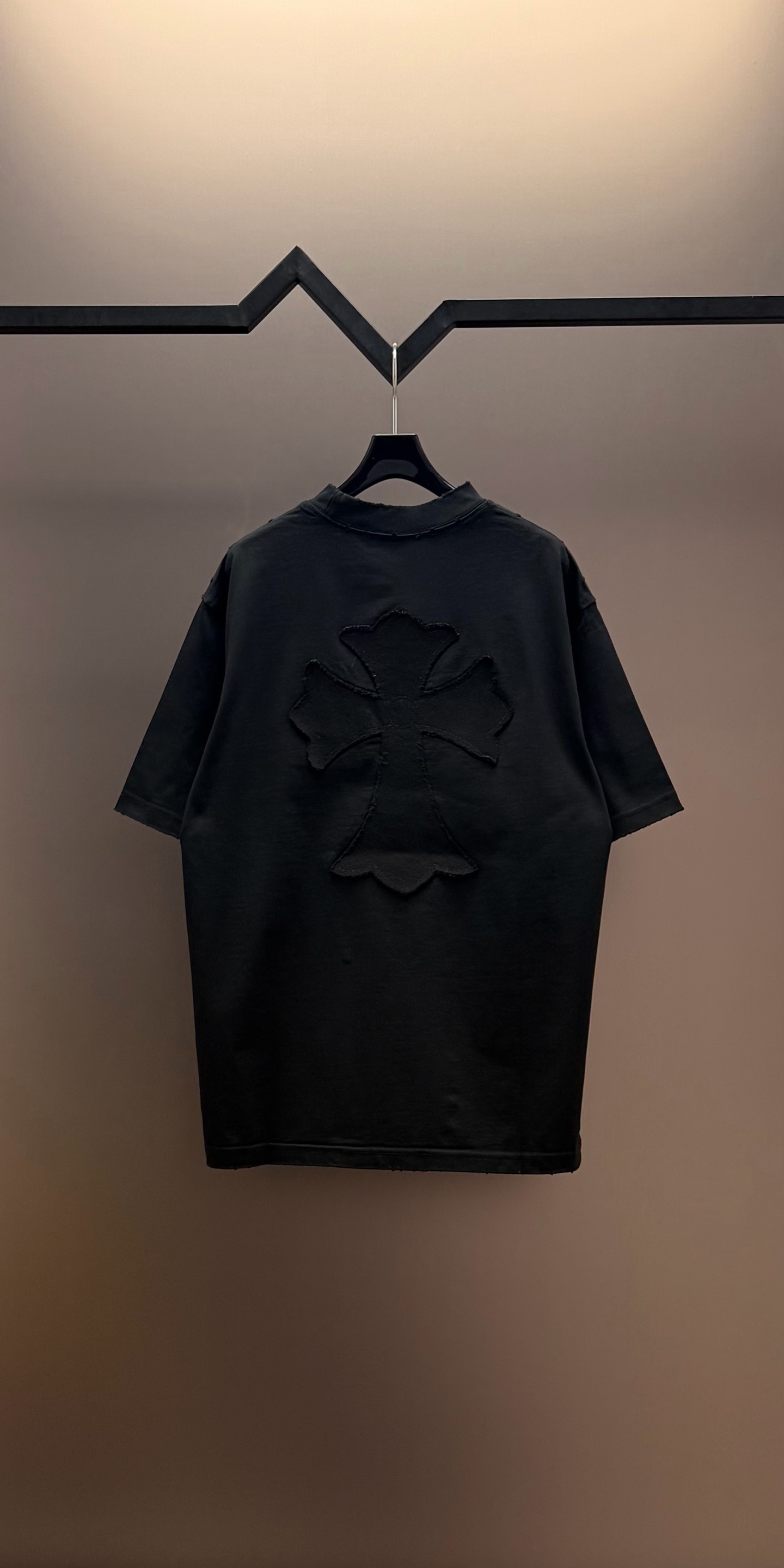 Chrome Hearts 品牌：克罗心 25SS最新 双针车线领口刺绣立体大Logo图案品牌元素标志性品牌后背大Logo字母贴布刺绣工艺短袖T恤