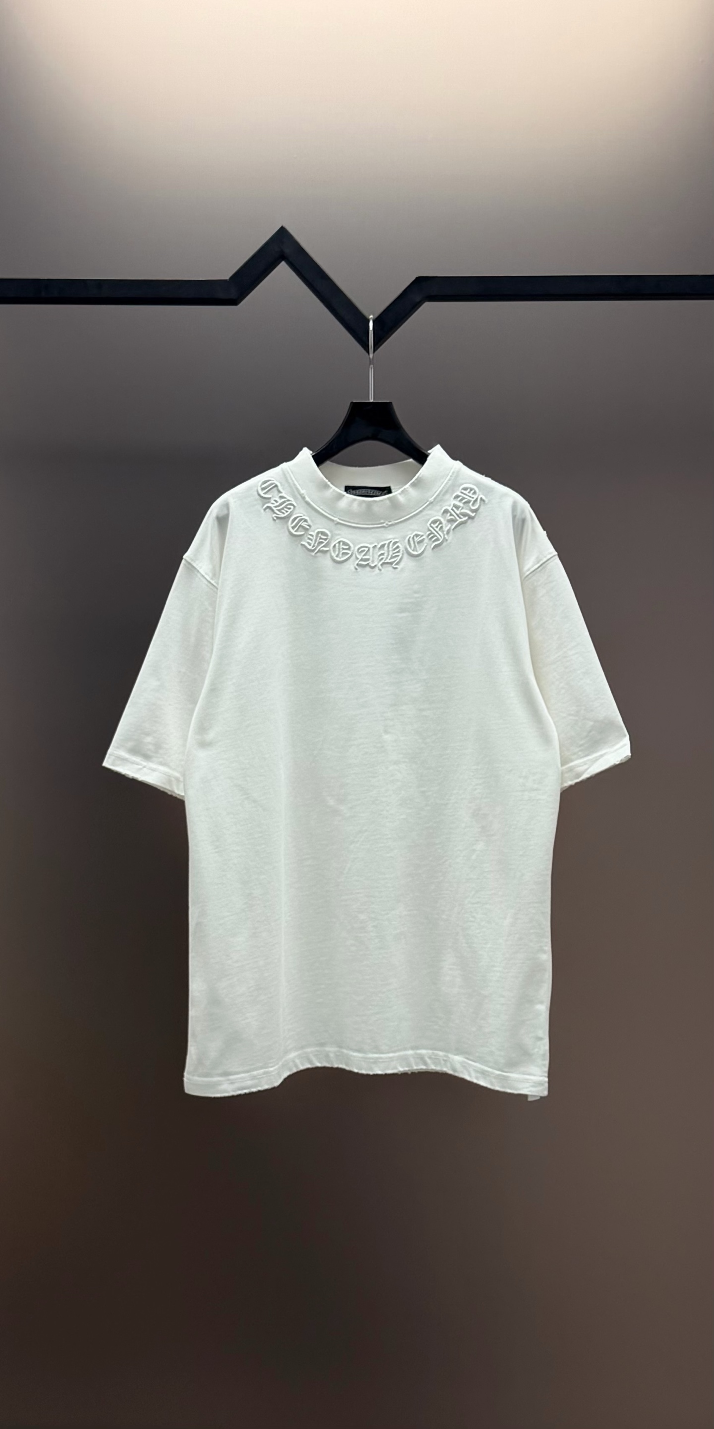 Chrome Hearts 品牌：克罗心 25SS最新 双针车线领口刺绣立体大Logo图案品牌元素标志性品牌后背大Logo字母贴布刺绣工艺短袖T恤