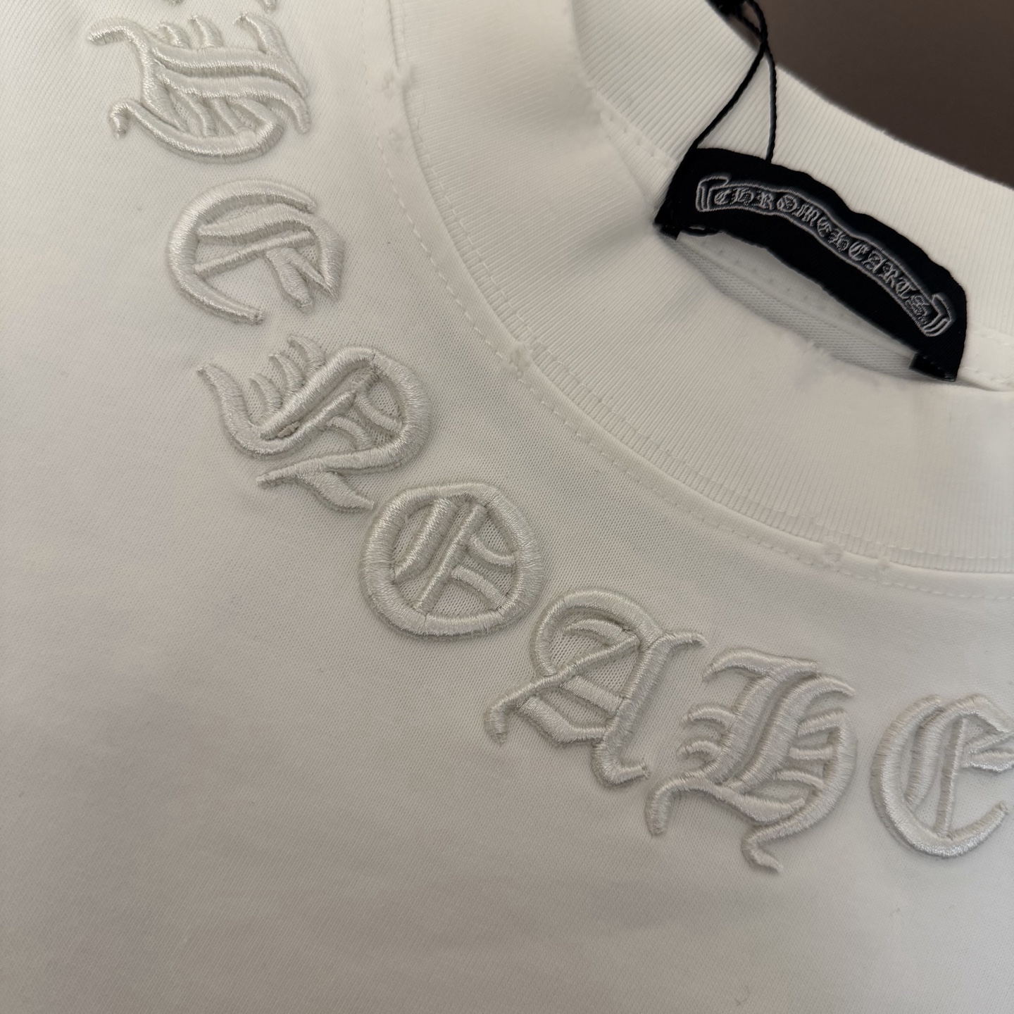 Chrome Hearts 品牌：克罗心 25SS最新 双针车线领口刺绣立体大Logo图案品牌元素标志性品牌后背大Logo字母贴布刺绣工艺短袖T恤