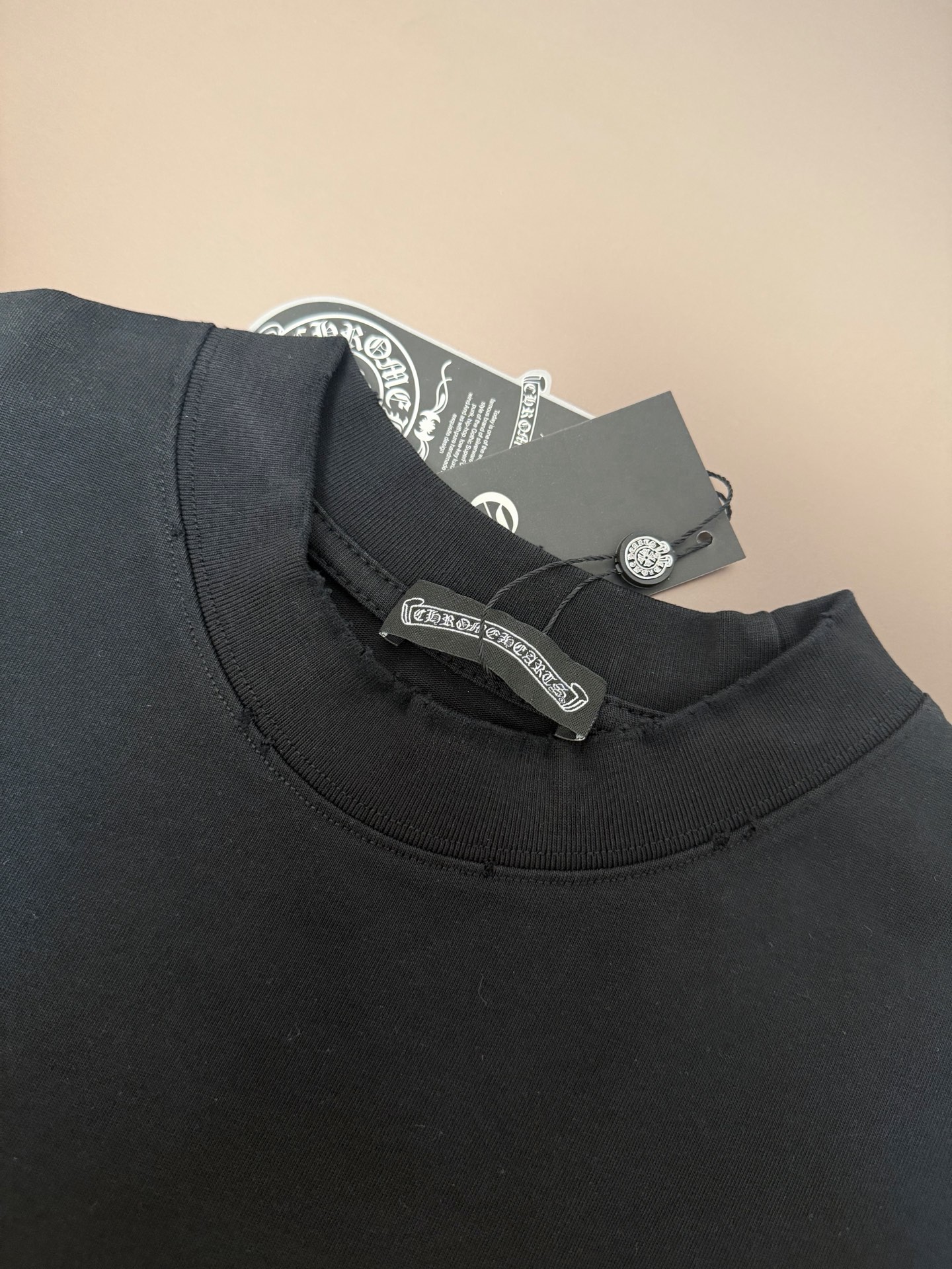 Chrome Hearts 品牌：克罗心 25SS最新 CH立体感珍珠烫钻刺绣品牌元素标志性 Logo珍珠烫钻刺绣工艺短袖T恤，彰显品牌魅力