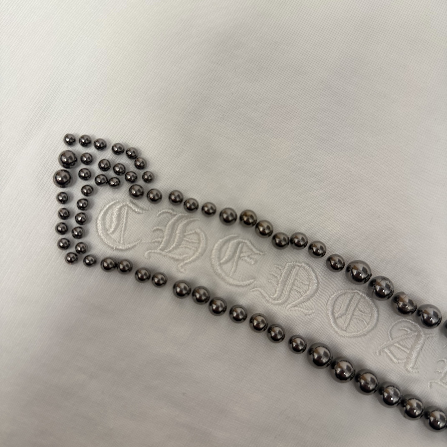Chrome Hearts 品牌：克罗心 25SS最新 CH立体感珍珠烫钻刺绣品牌元素标志性 Logo珍珠烫钻刺绣工艺短袖T恤，彰显品牌魅力
