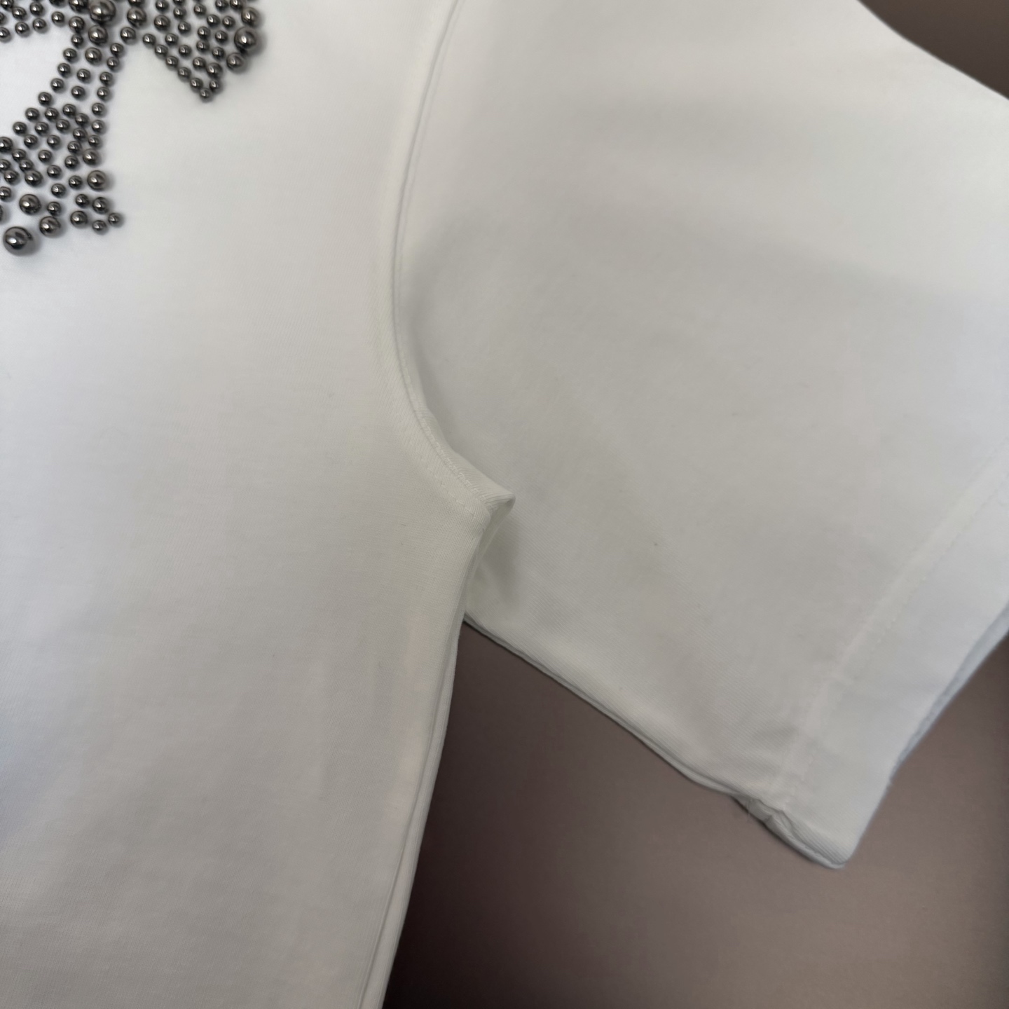 Chrome Hearts 品牌：克罗心 25SS最新 CH立体感珍珠烫钻刺绣品牌元素标志性 Logo珍珠烫钻刺绣工艺短袖T恤，彰显品牌魅力