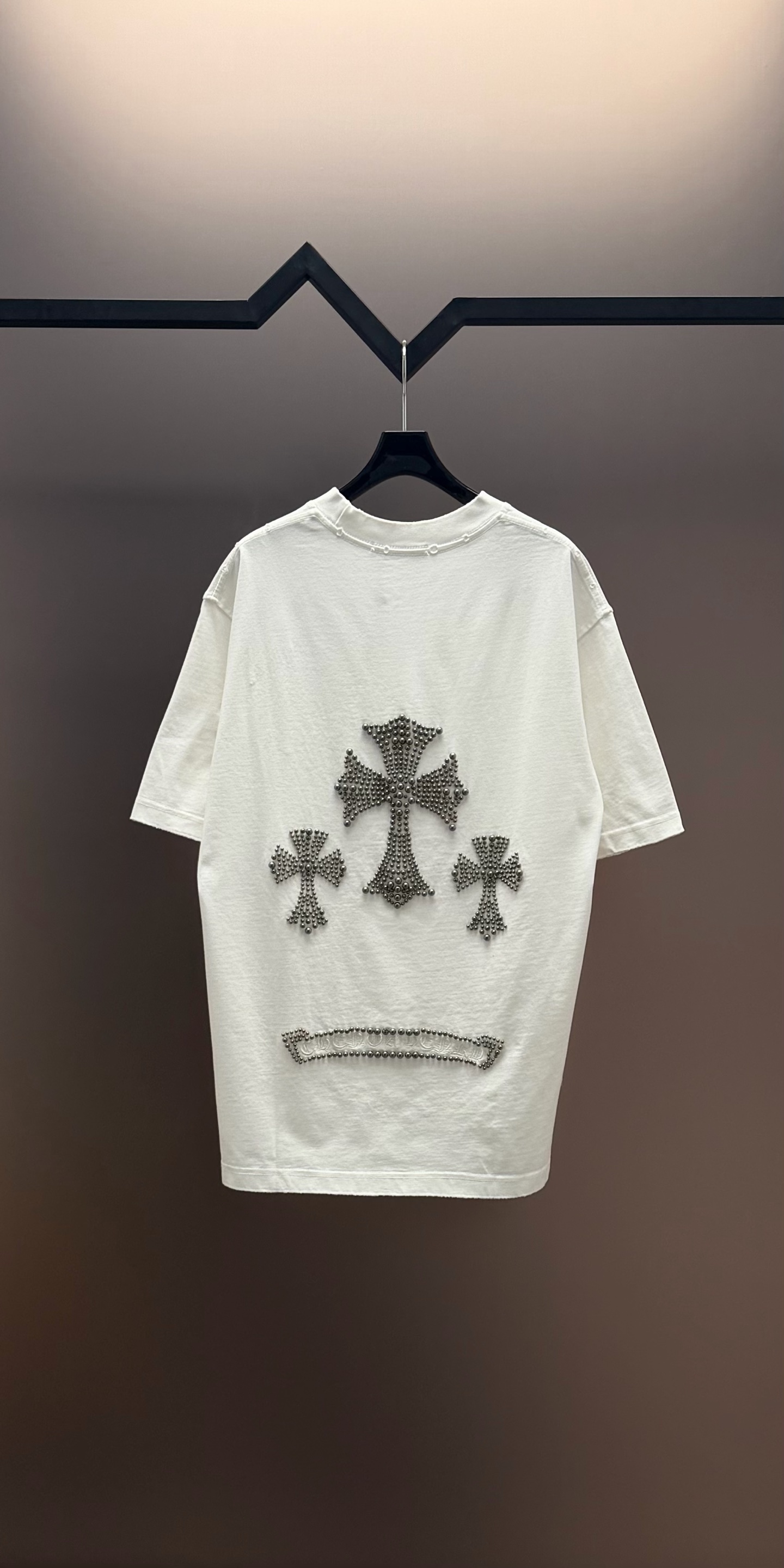 Chrome Hearts 品牌：克罗心 25SS最新 CH立体感珍珠烫钻刺绣品牌元素标志性 Logo珍珠烫钻刺绣工艺短袖T恤，彰显品牌魅力