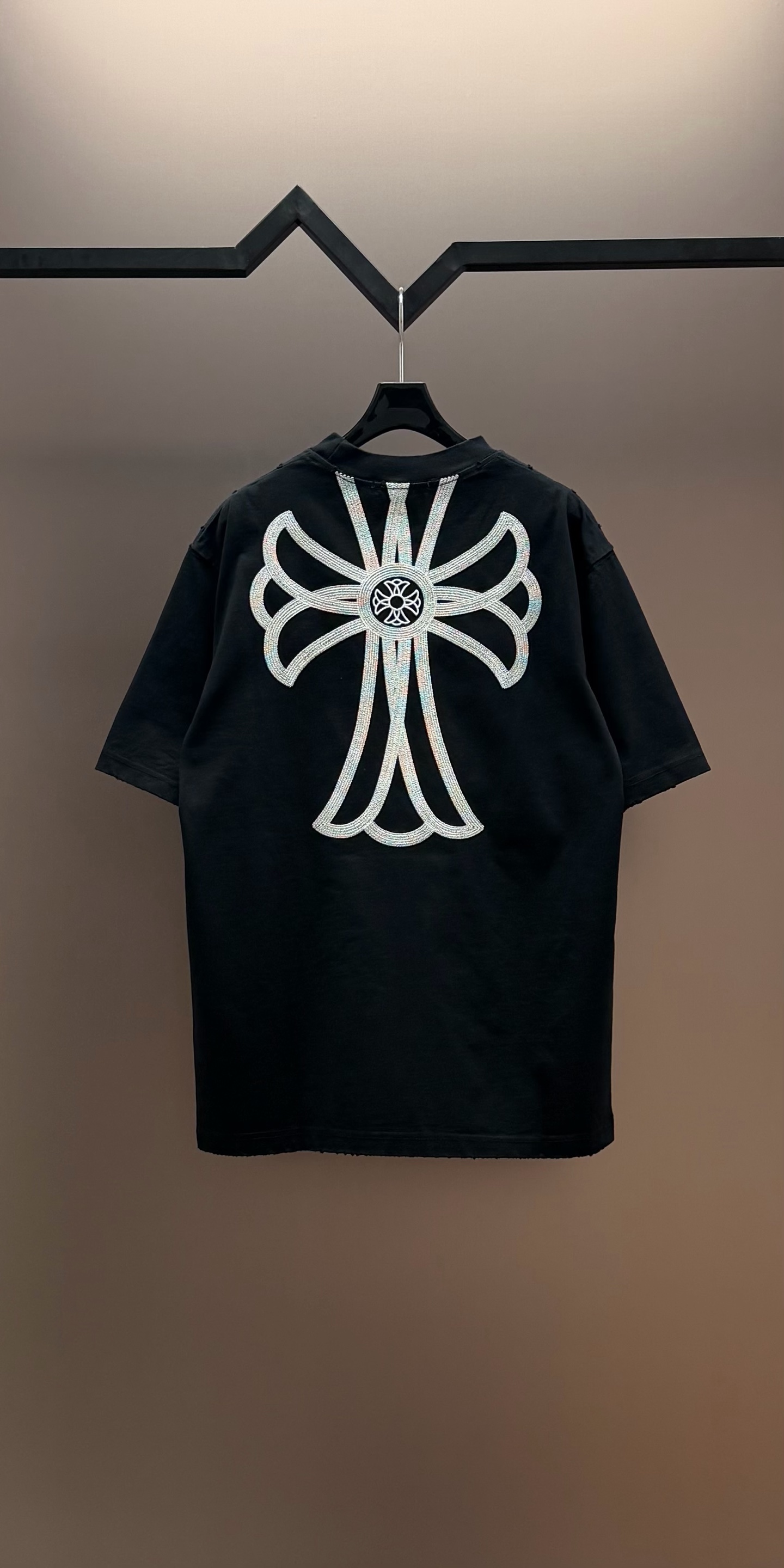 Chrome Hearts 品牌：克罗心 26SS最新 双针车线领口刺绣立体大Logo图案品牌元素标志性品牌Logo字母刺绣工艺短袖T恤