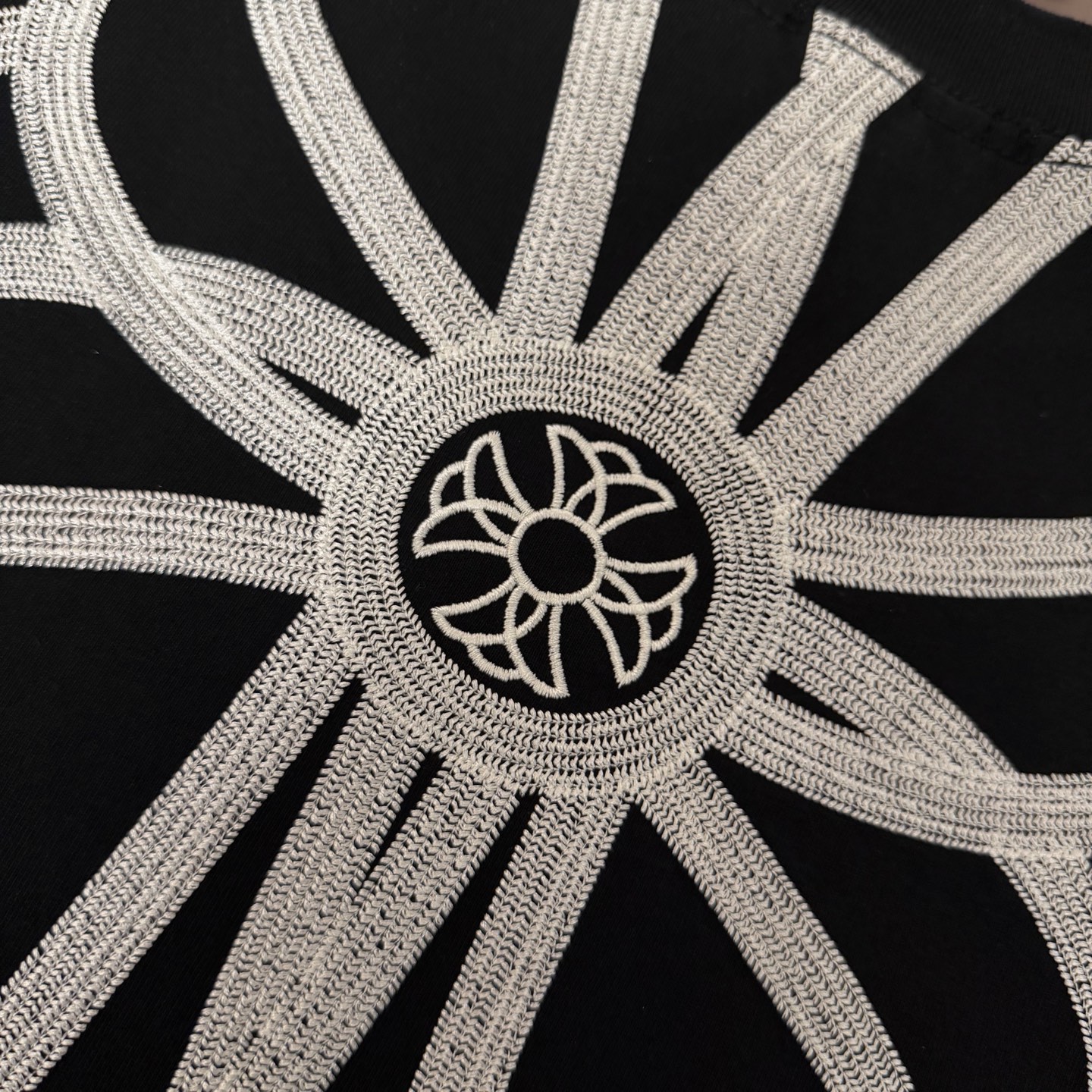 Chrome Hearts 品牌：克罗心 26SS最新 双针车线领口刺绣立体大Logo图案品牌元素标志性品牌Logo字母刺绣工艺短袖T恤
