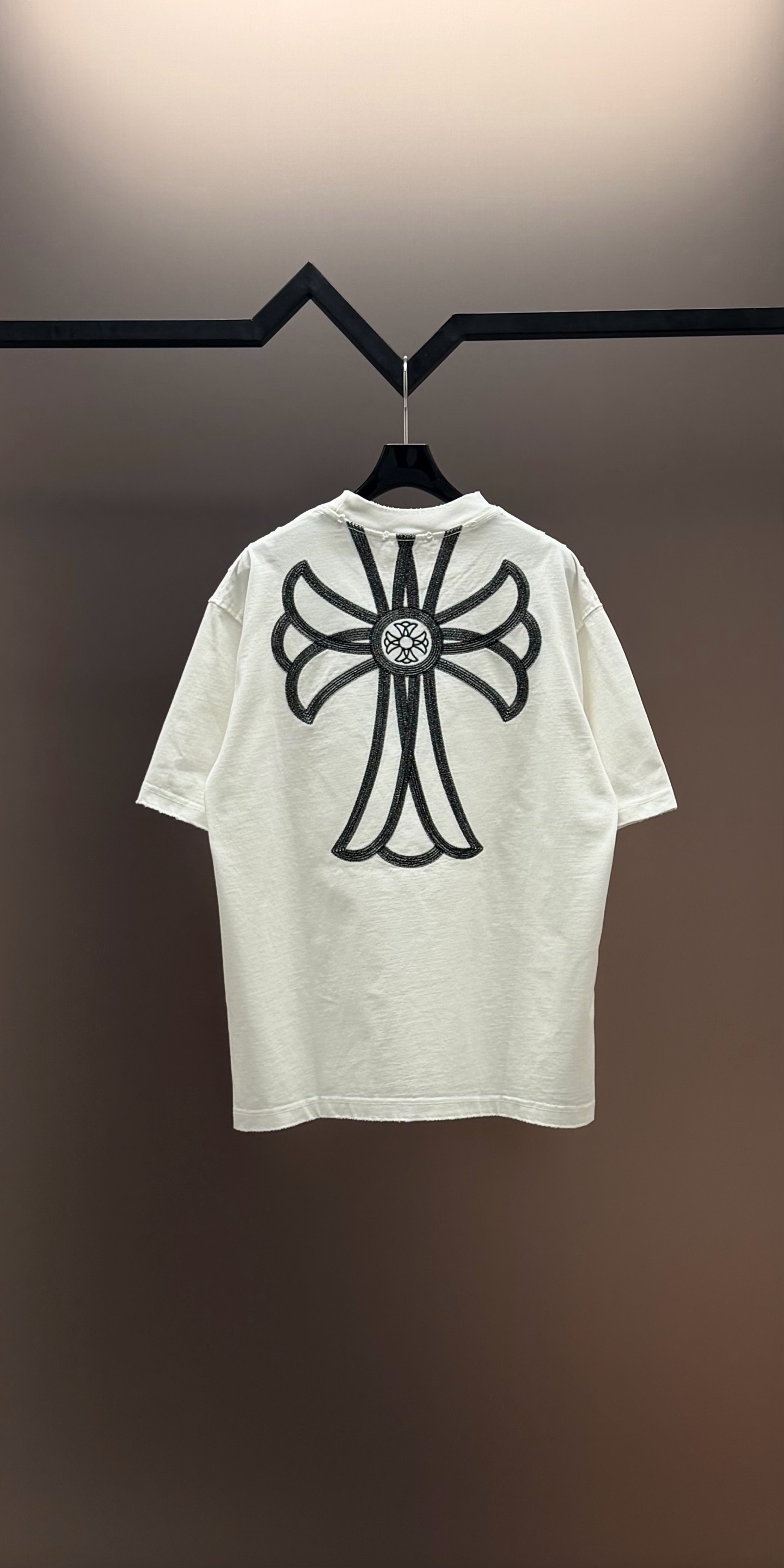Chrome Hearts 品牌：克罗心 26SS最新 双针车线领口刺绣立体大Logo图案品牌元素标志性品牌Logo字母刺绣工艺短袖T恤