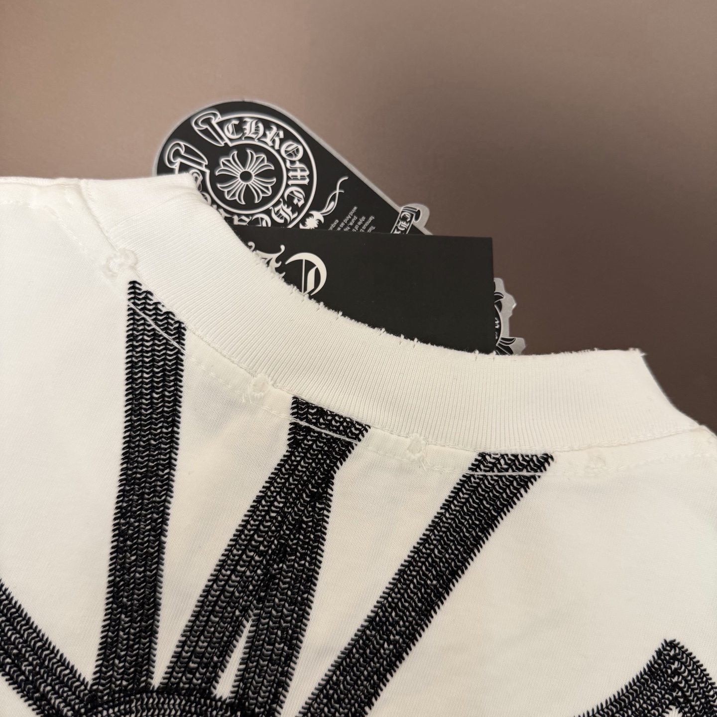 Chrome Hearts 品牌：克罗心 26SS最新 双针车线领口刺绣立体大Logo图案品牌元素标志性品牌Logo字母刺绣工艺短袖T恤